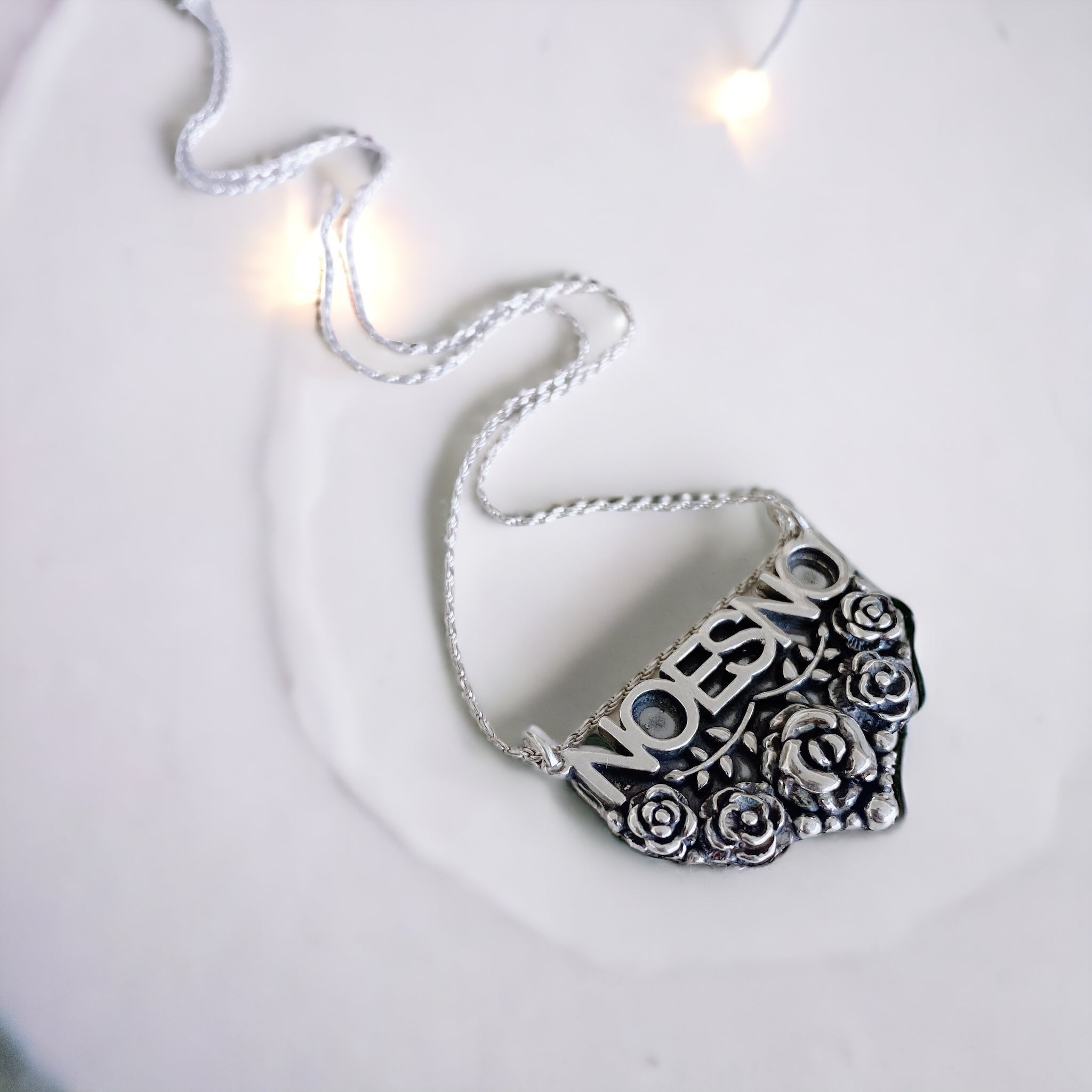 Collar 8M “No es No”