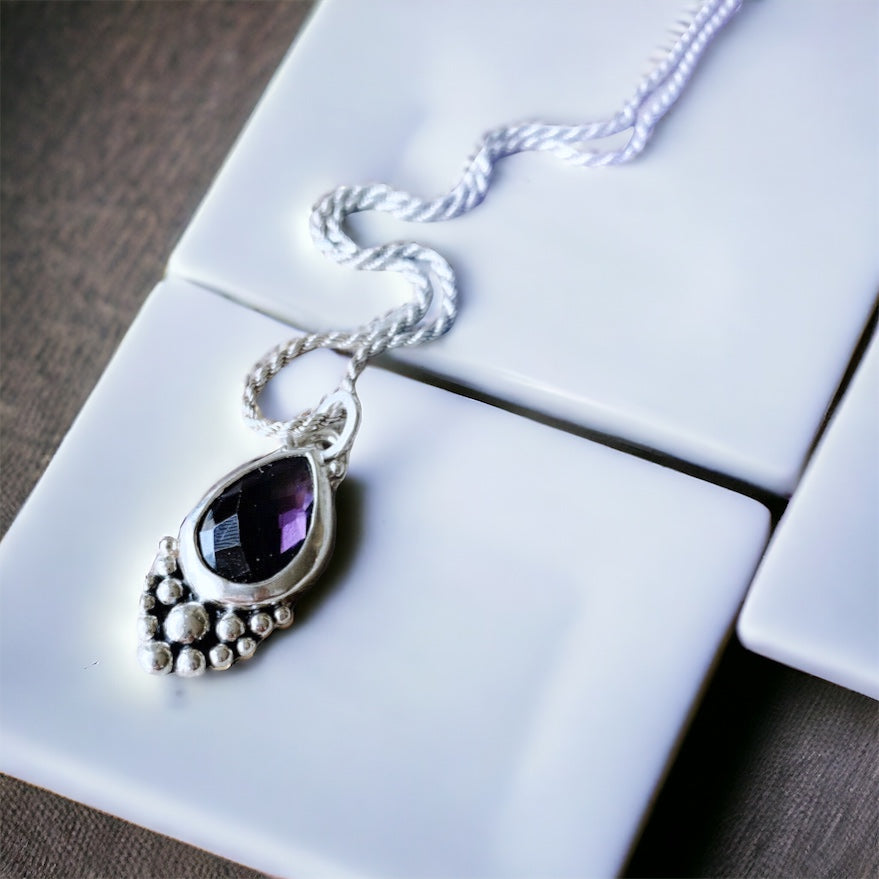 Colgante Mini Gota Empelotada Corte Briolette - Varias Piedras