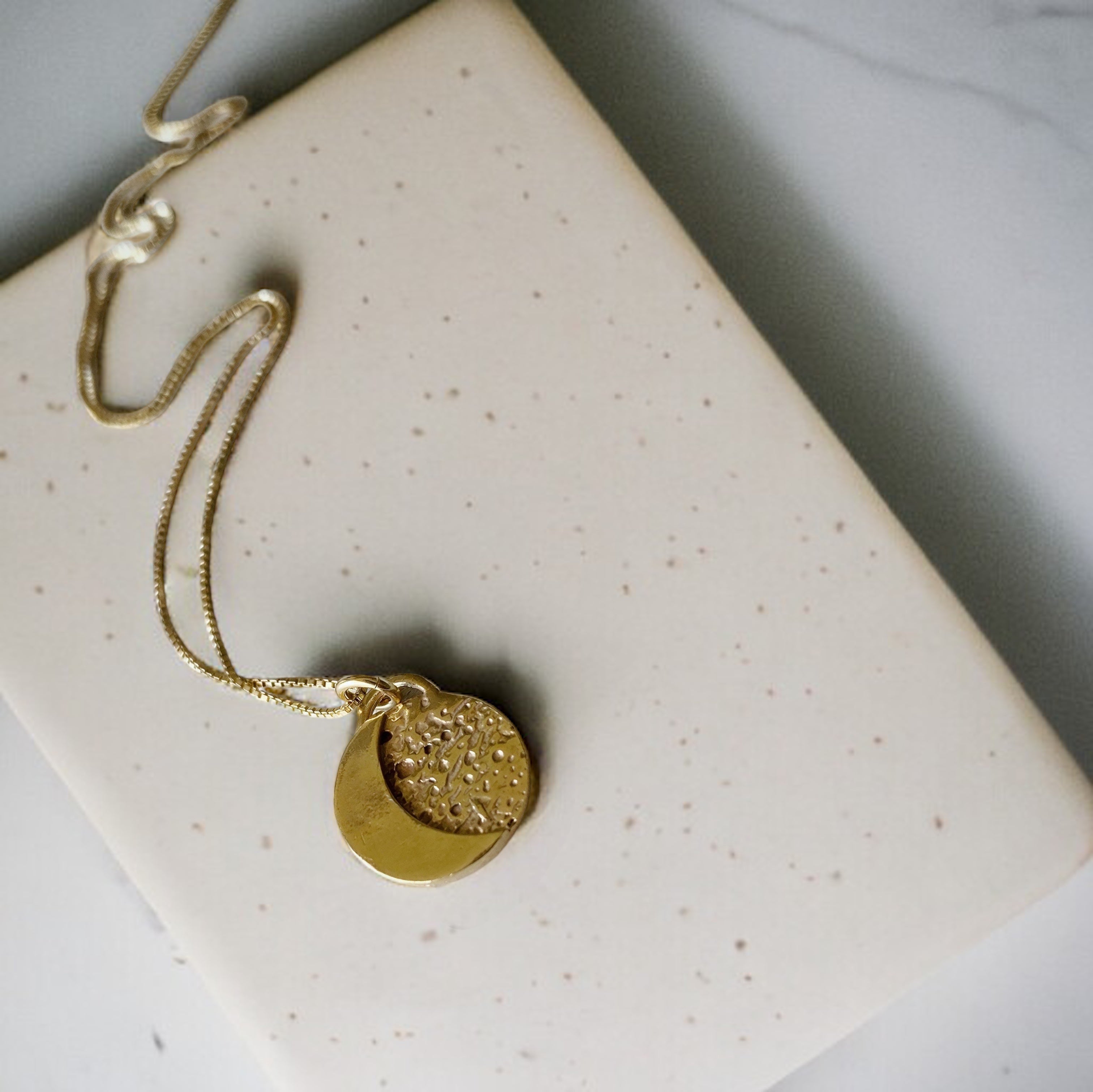 Collar Medalla Luna Gold