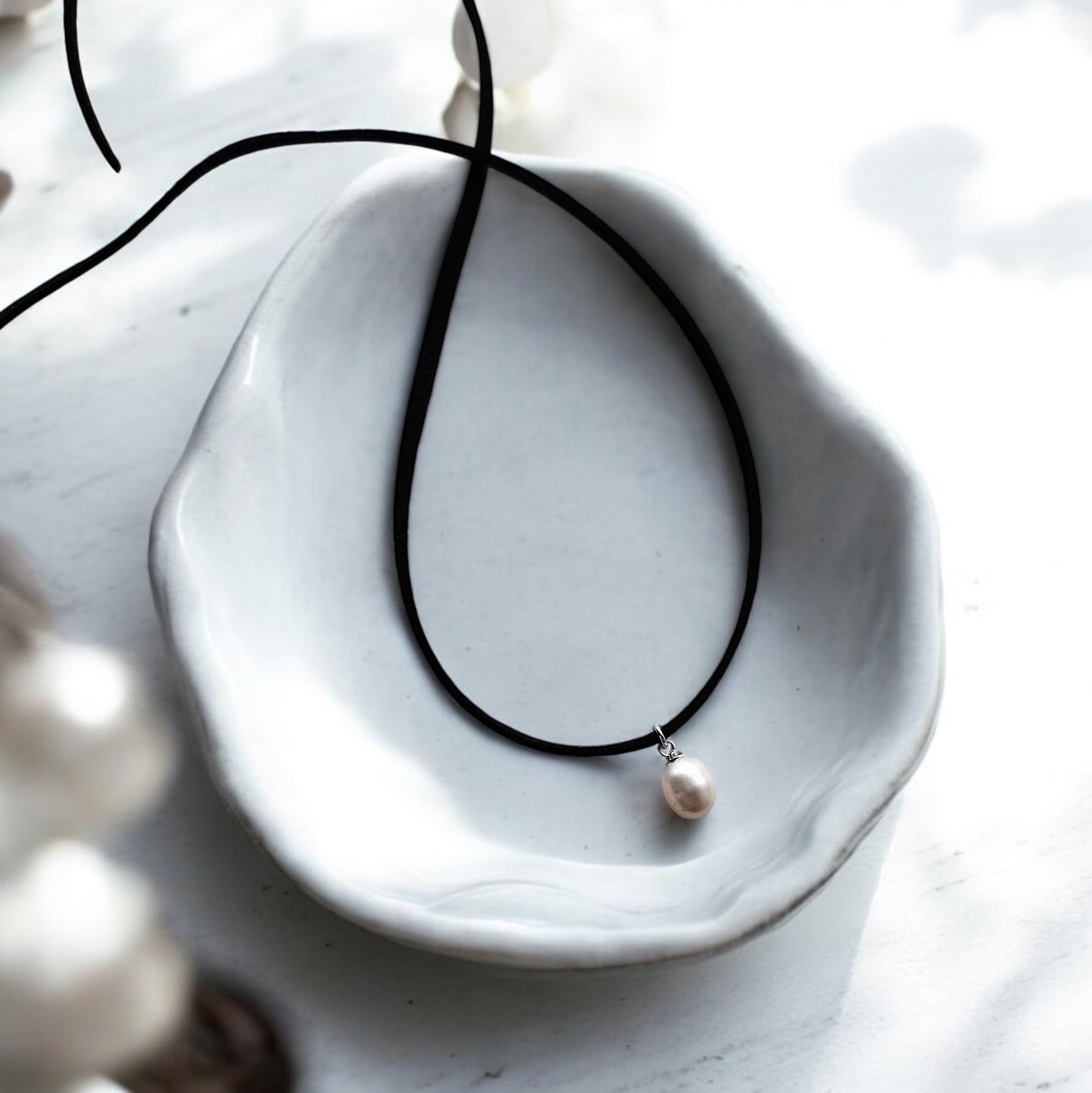Cinta chocker y perla