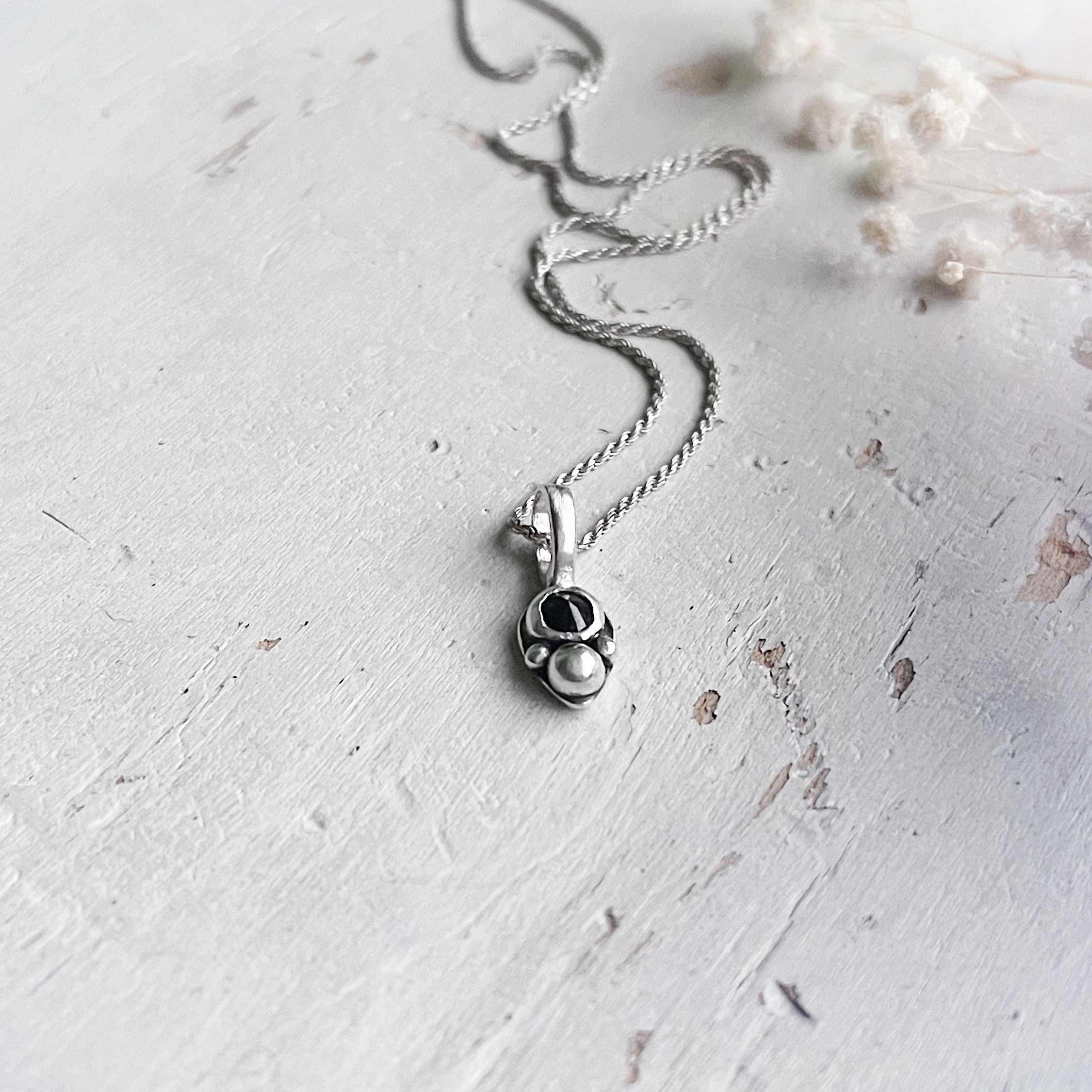 Collar Punto de Luz ULTRASOLO / Varias piedras