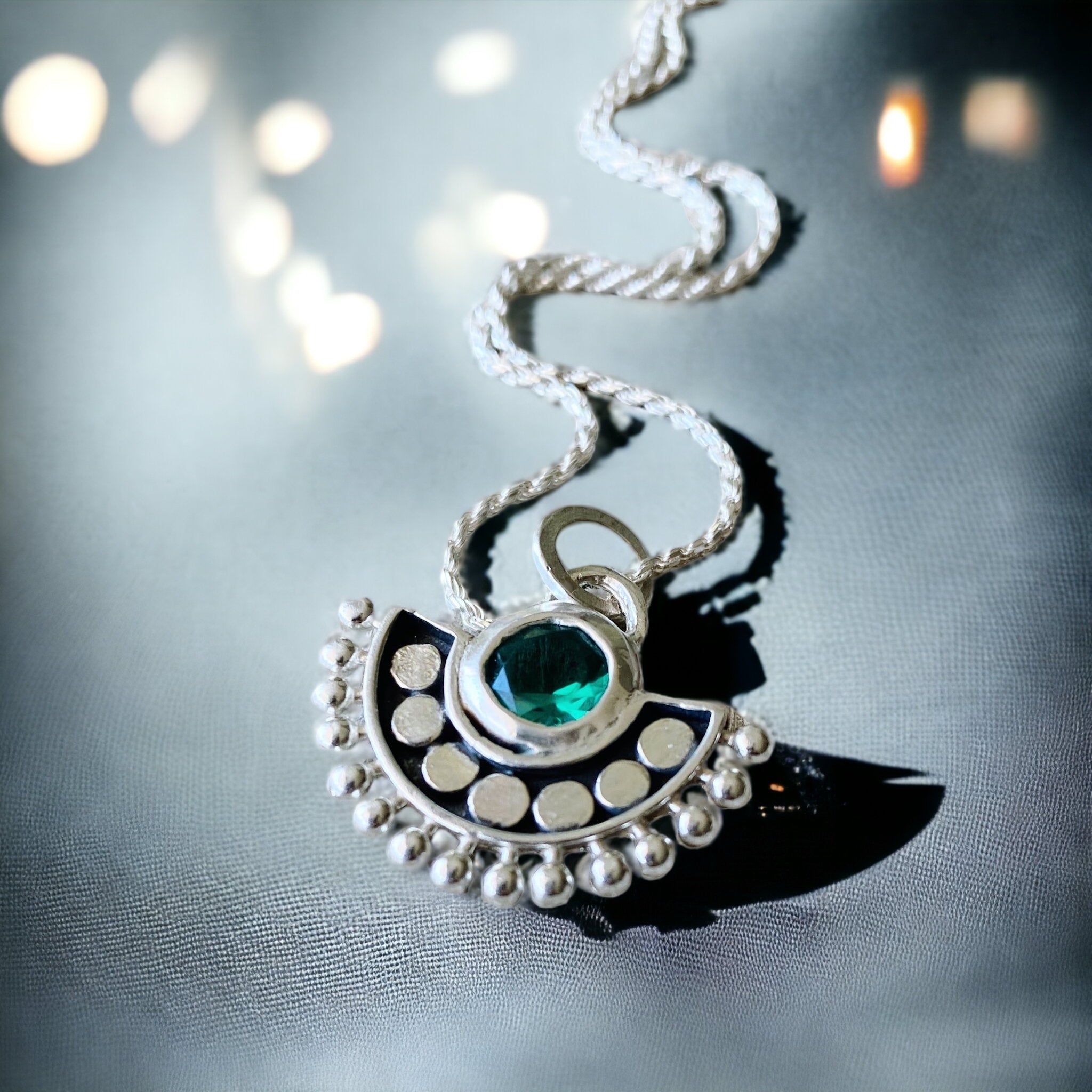 Colgante mini Tumi / Varias Piedras