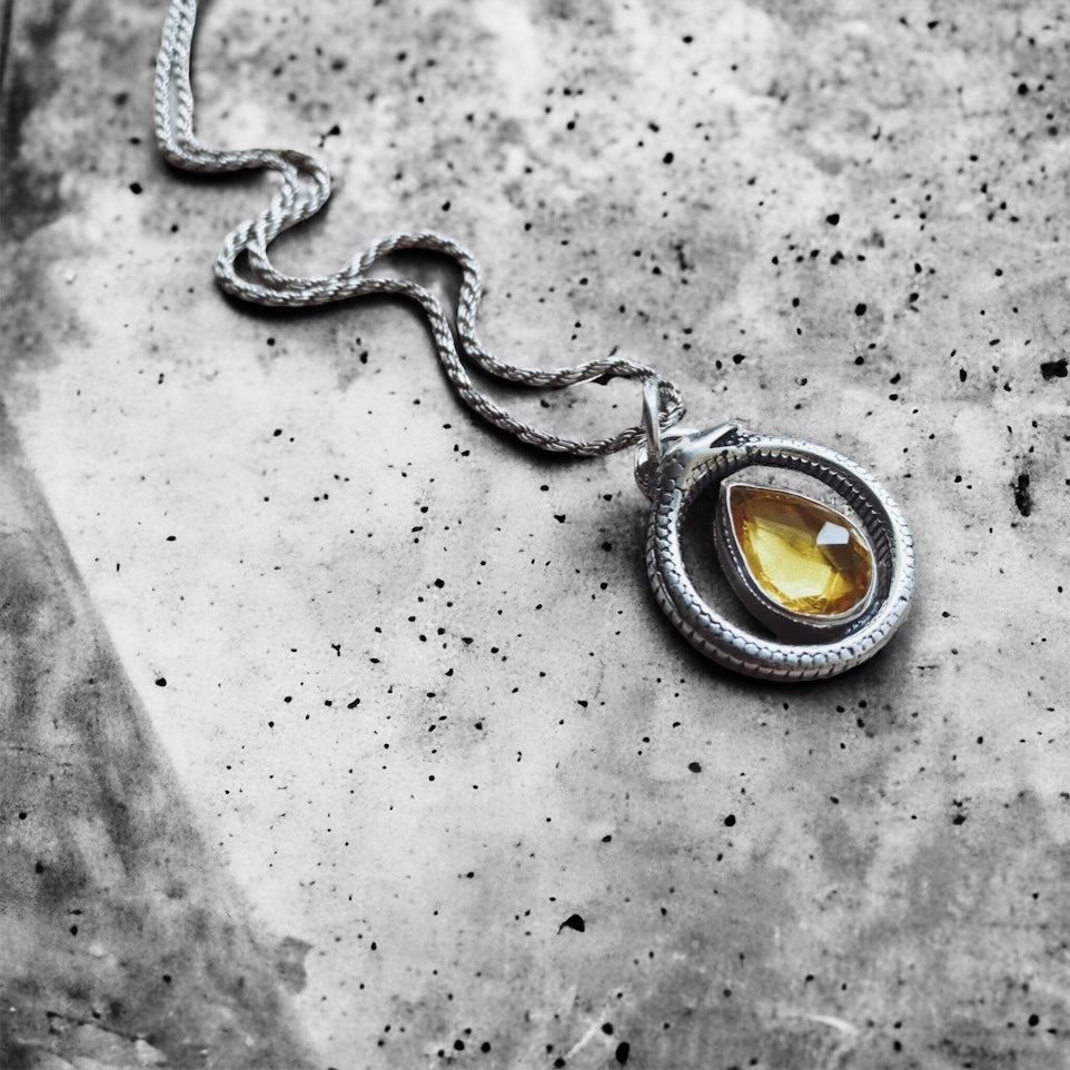 Colgante Ouroboros Yellowsun