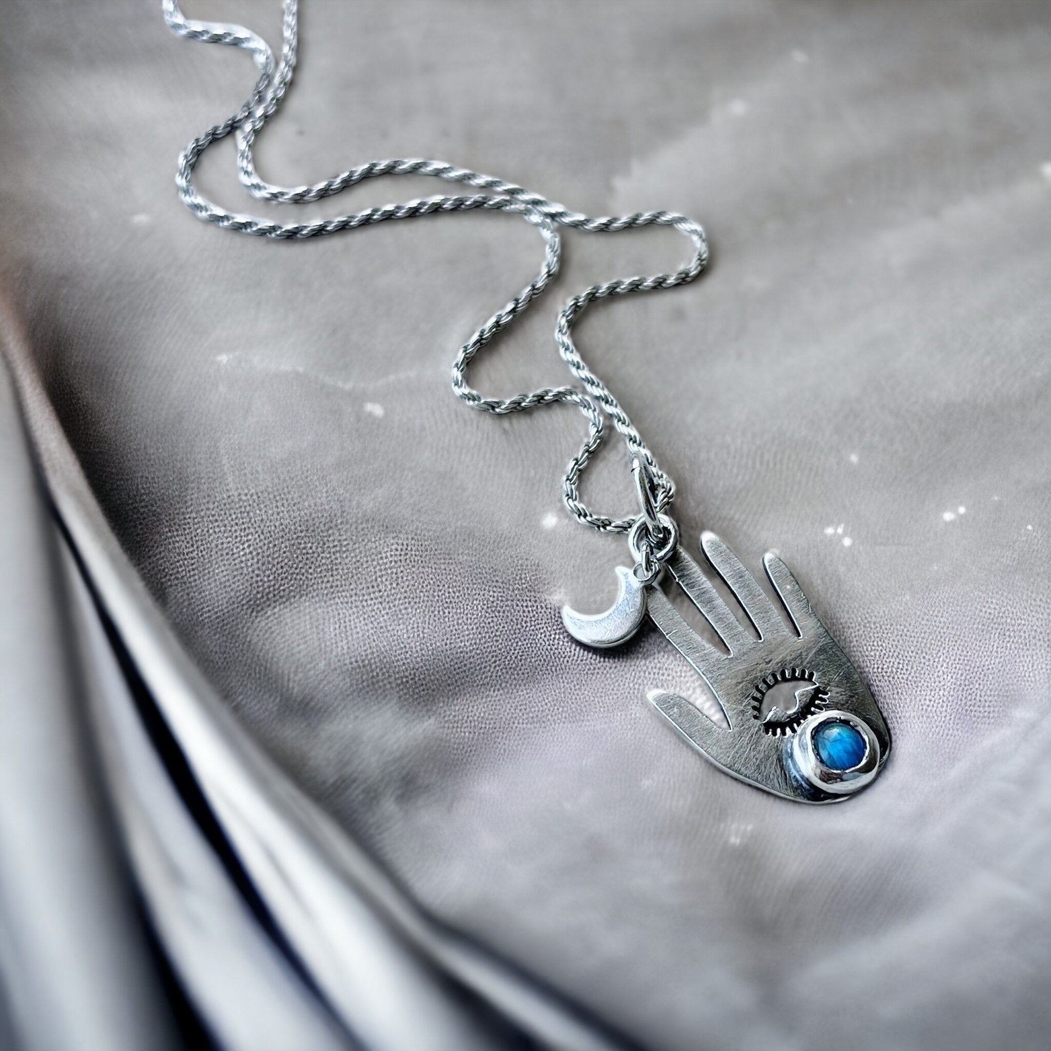 Collar Mystical Lucky Hand