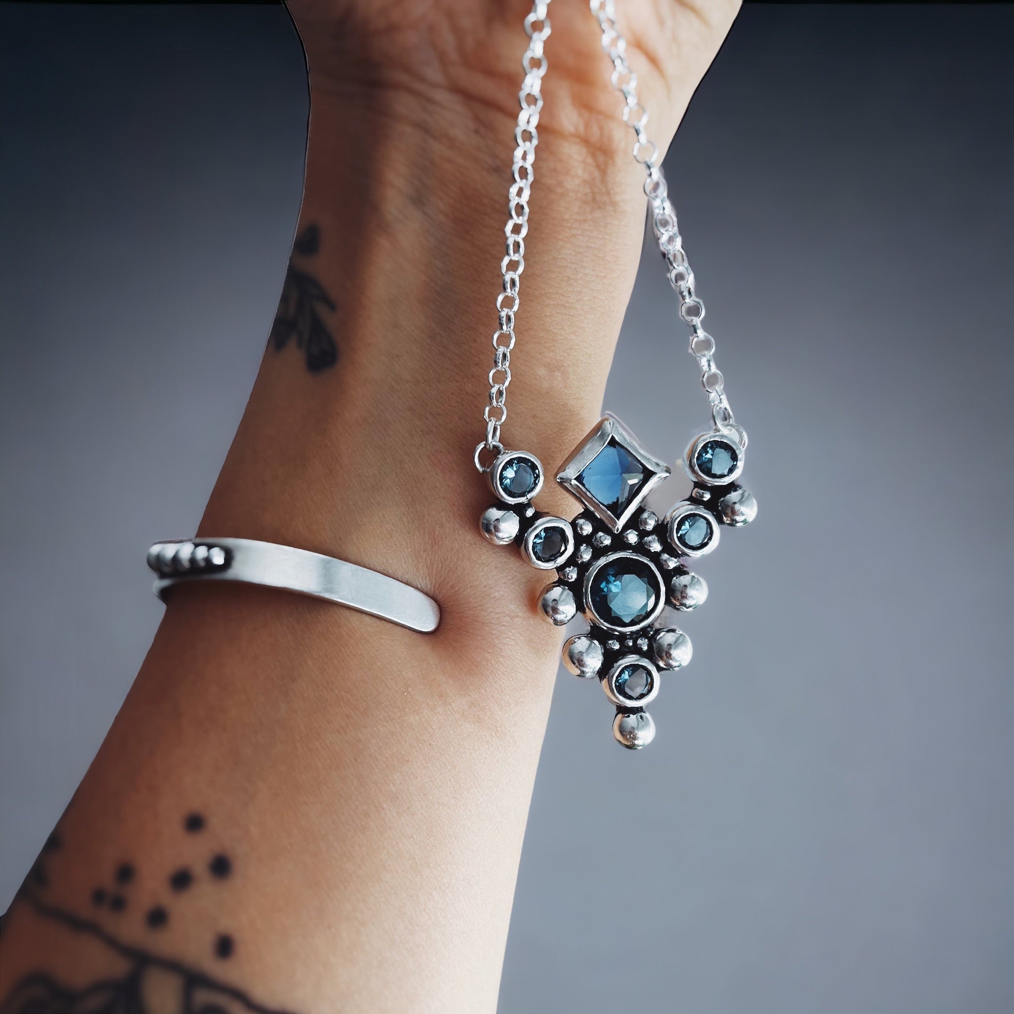 Collar Reina Victoria - London Blue