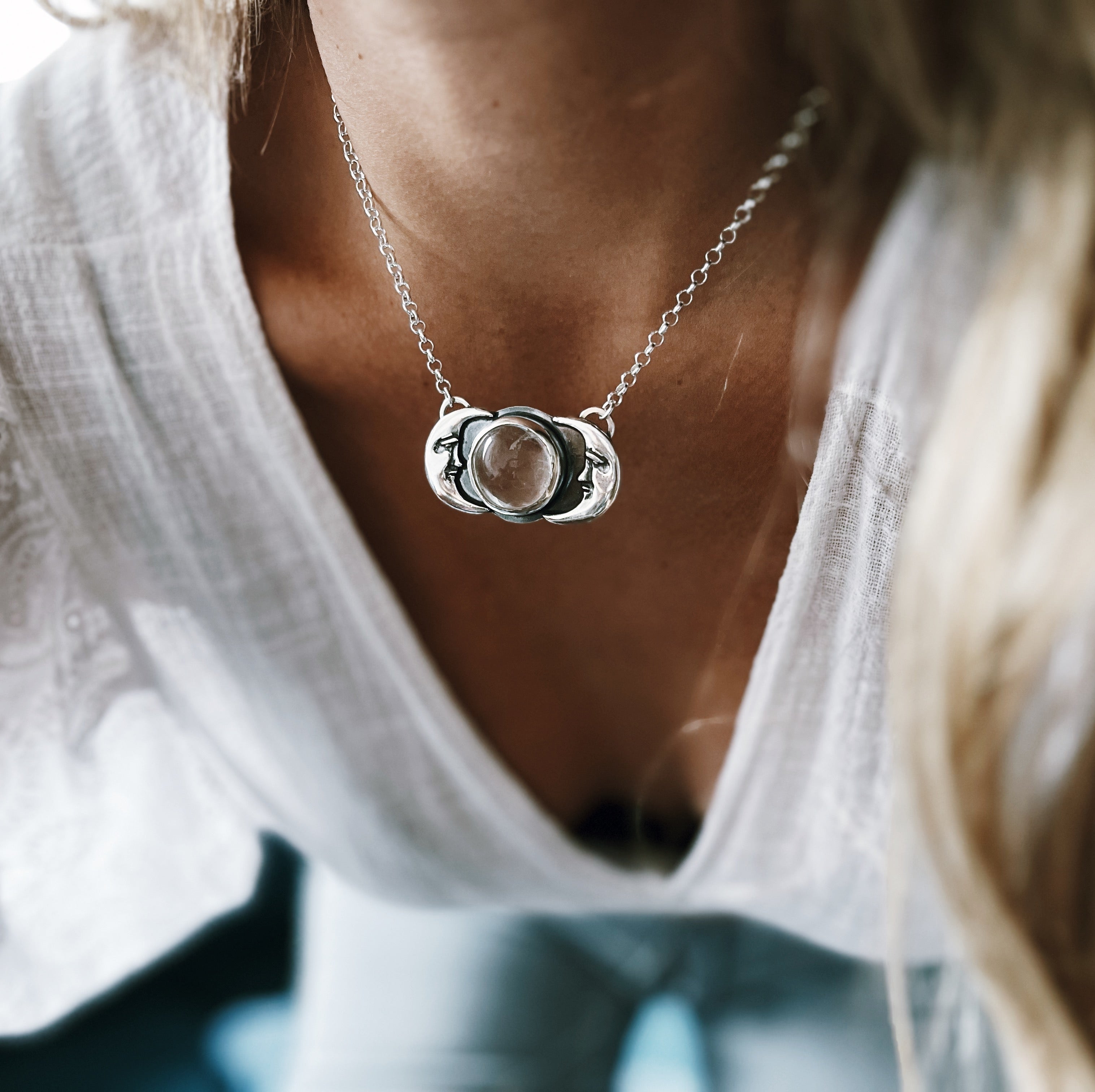 Collar Abrazo Lunar Cuarzo