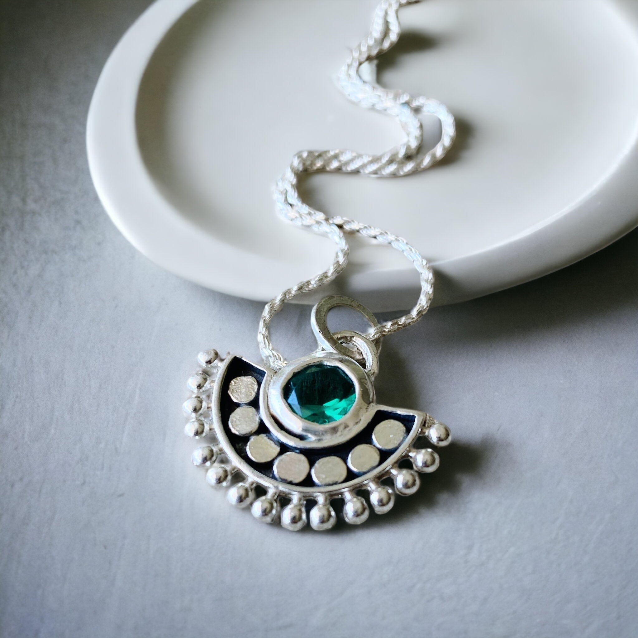 Colgante mini Tumi / Varias Piedras