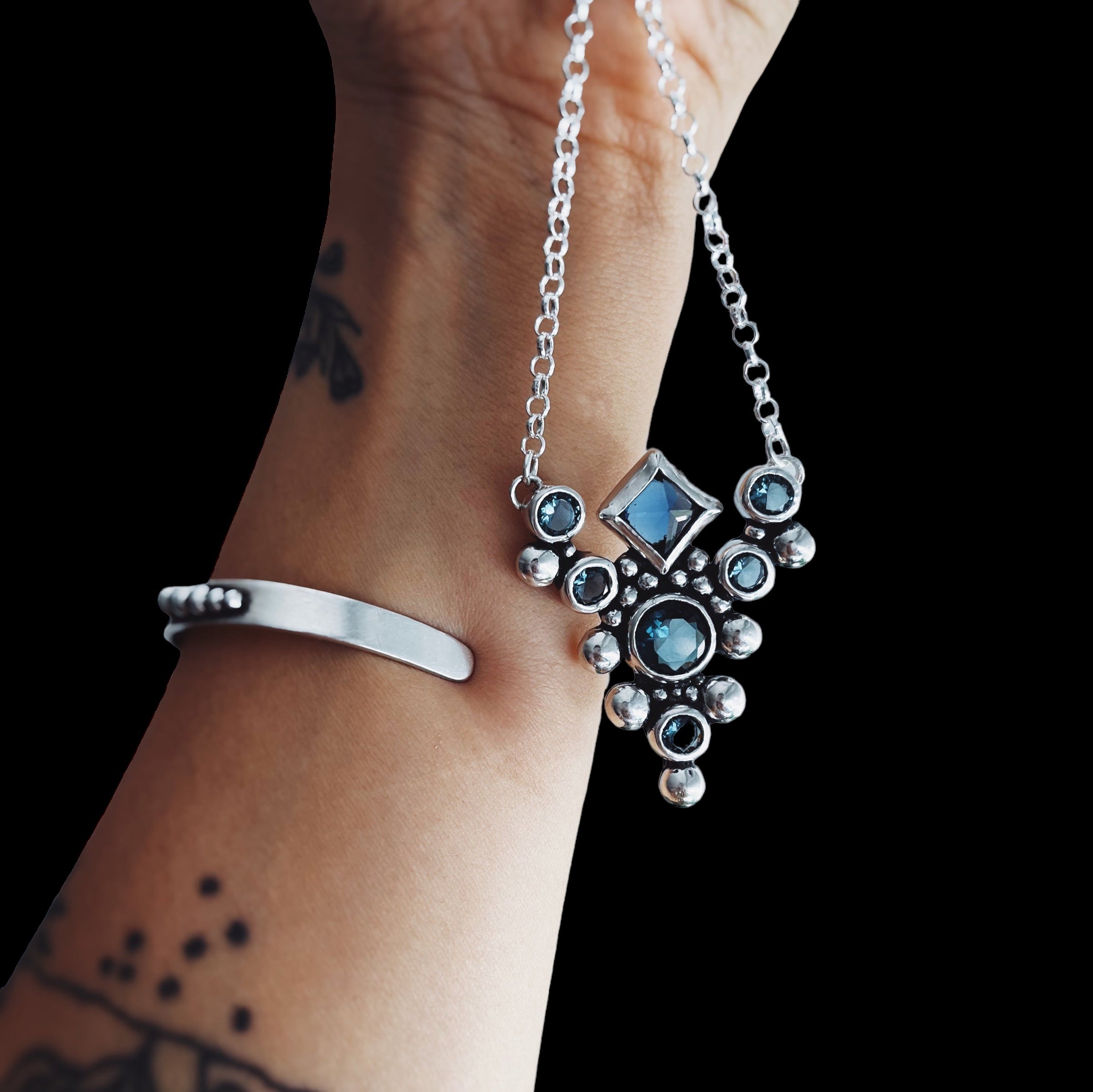 Collar Reina Victoria - London Blue