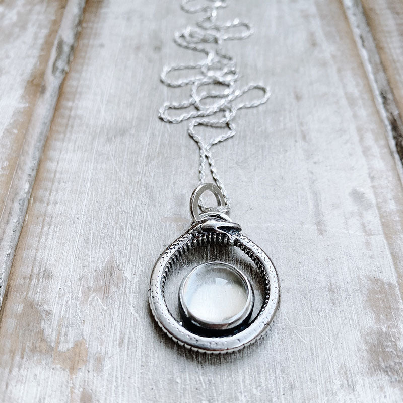 Colgante Ouroboros Cuarzo Transparente - PREVENTA