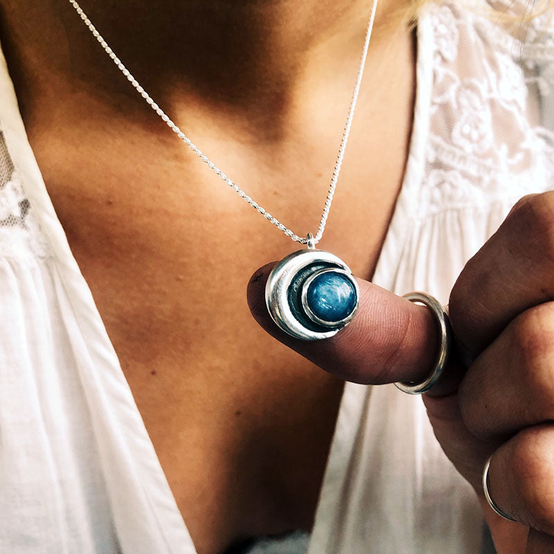 Colgante Medalla Eclipse cianita