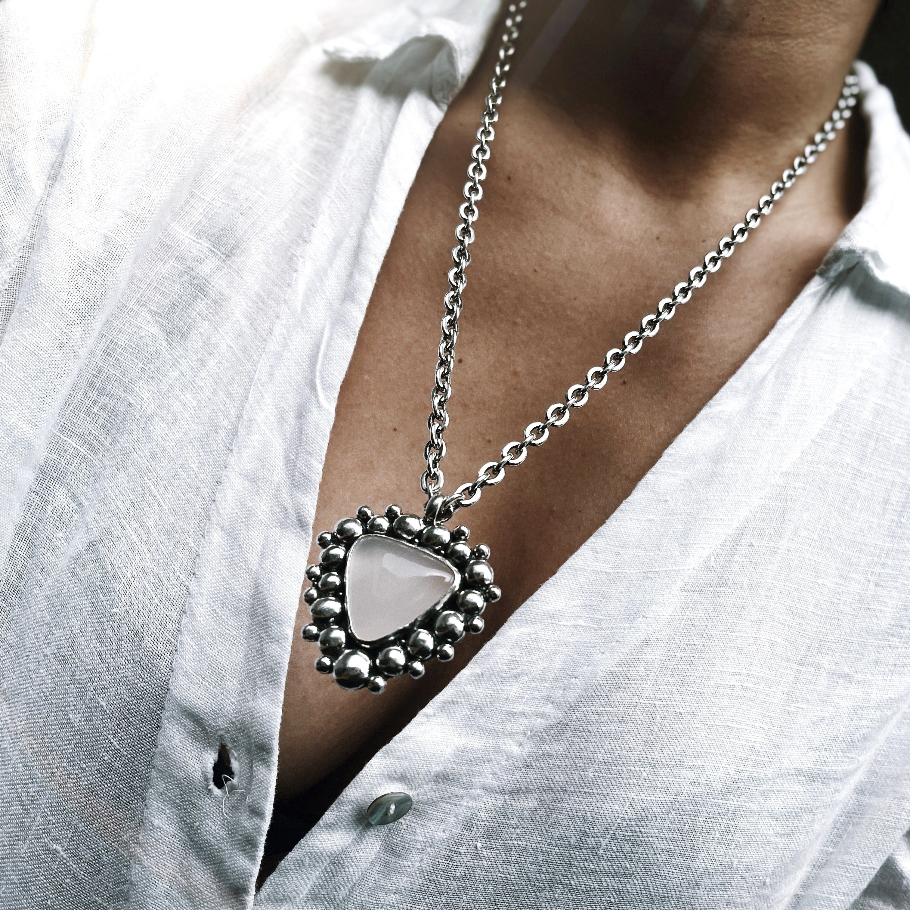 Colgante Triángulo Magno / Varias Piedras