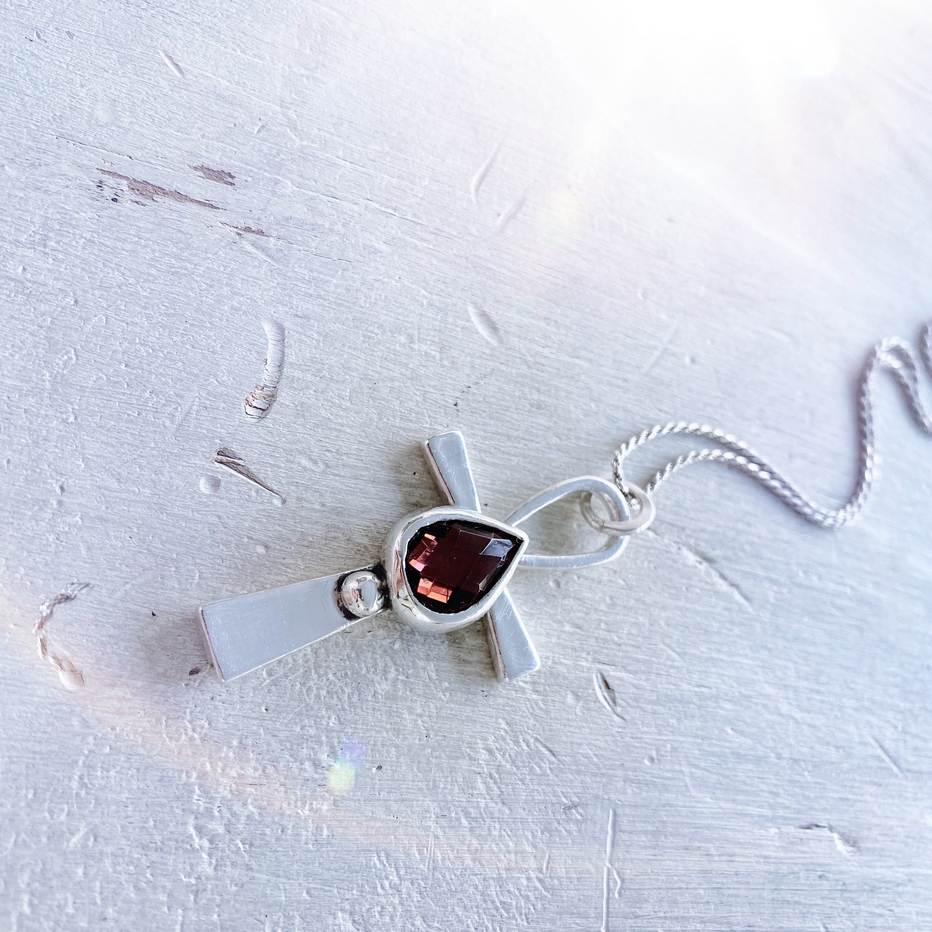 Colgante Cruz Ankh / Gota Granate