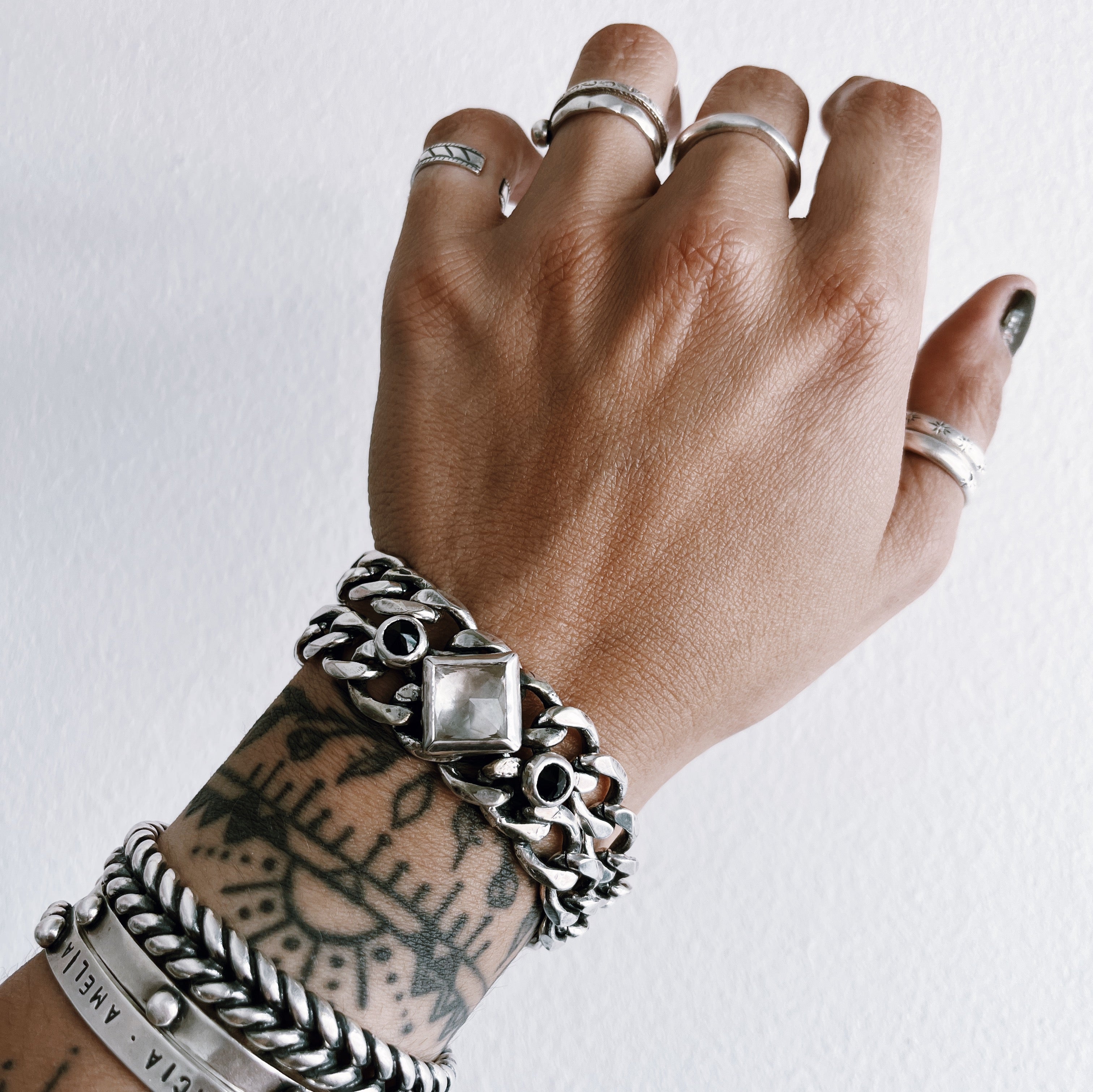 Pulsera Maciza Her Majesty - PREVENTA