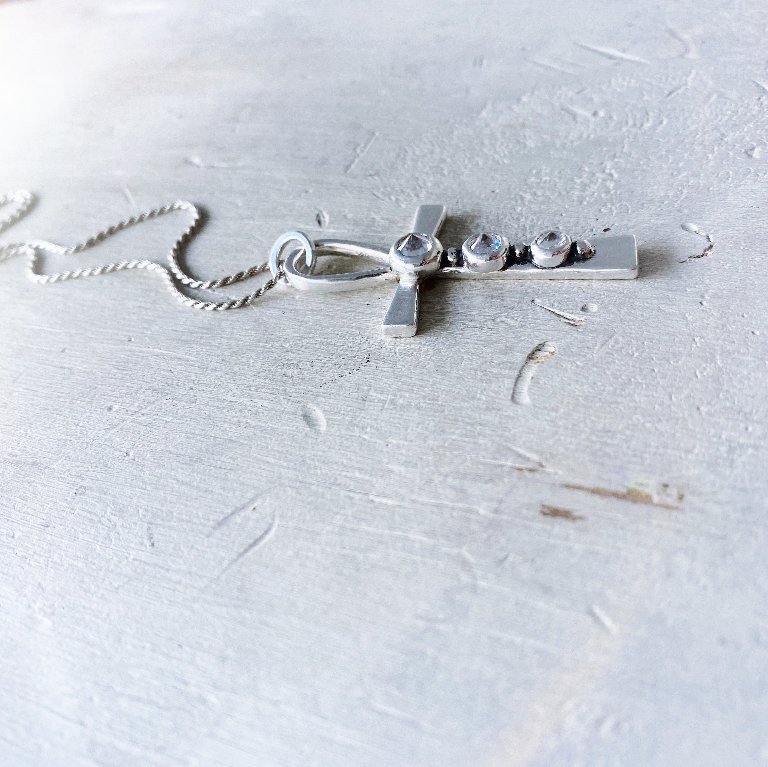 Colgante Cruz Ankh / Trio Blanco - PREVENTA