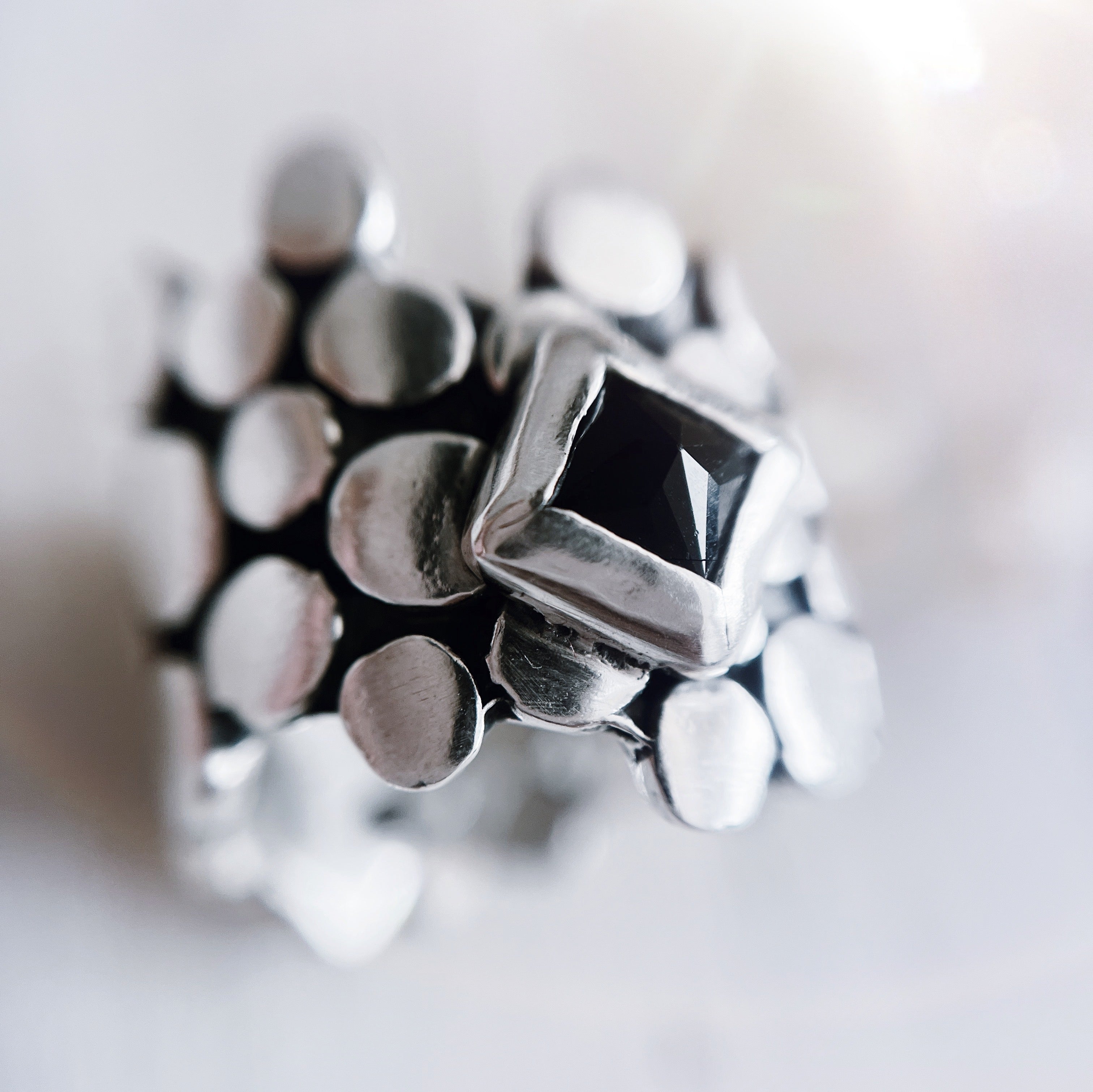 Anillo Rocas Rombo Onix