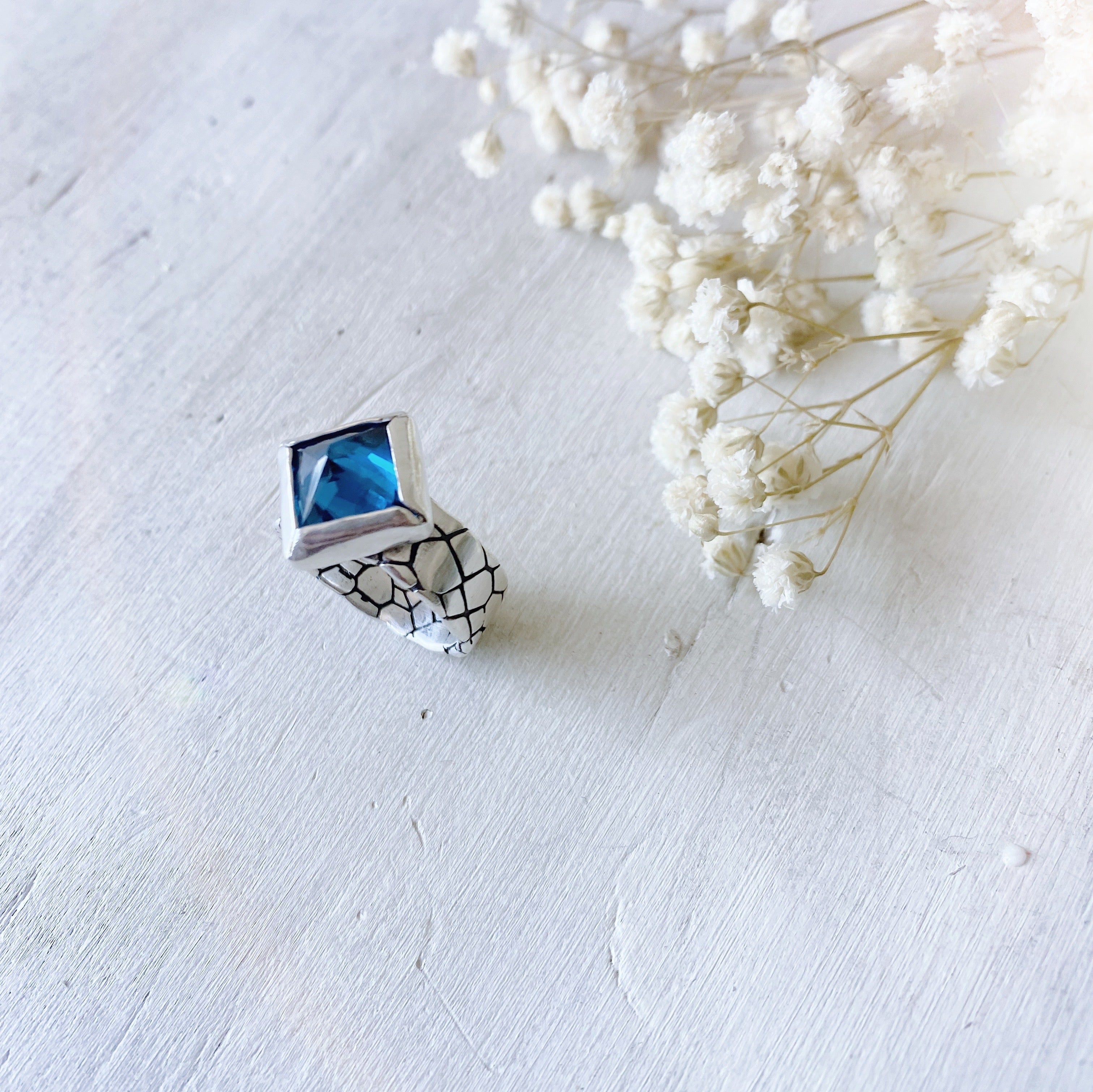 Anillo Piel de Serpiente + Rombo Topacio London Blue