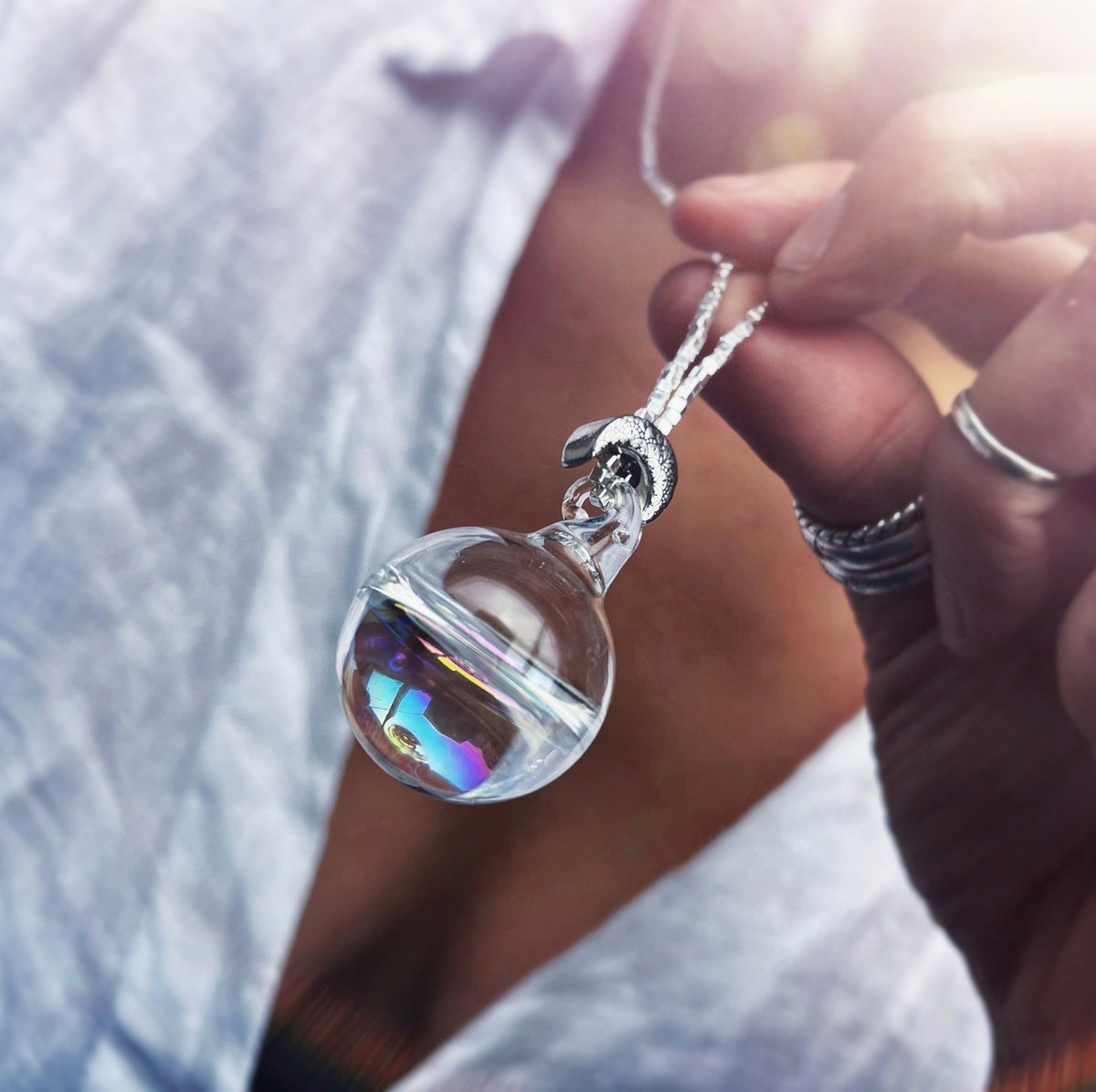 Collar Capsula de Agua de Luna Aura