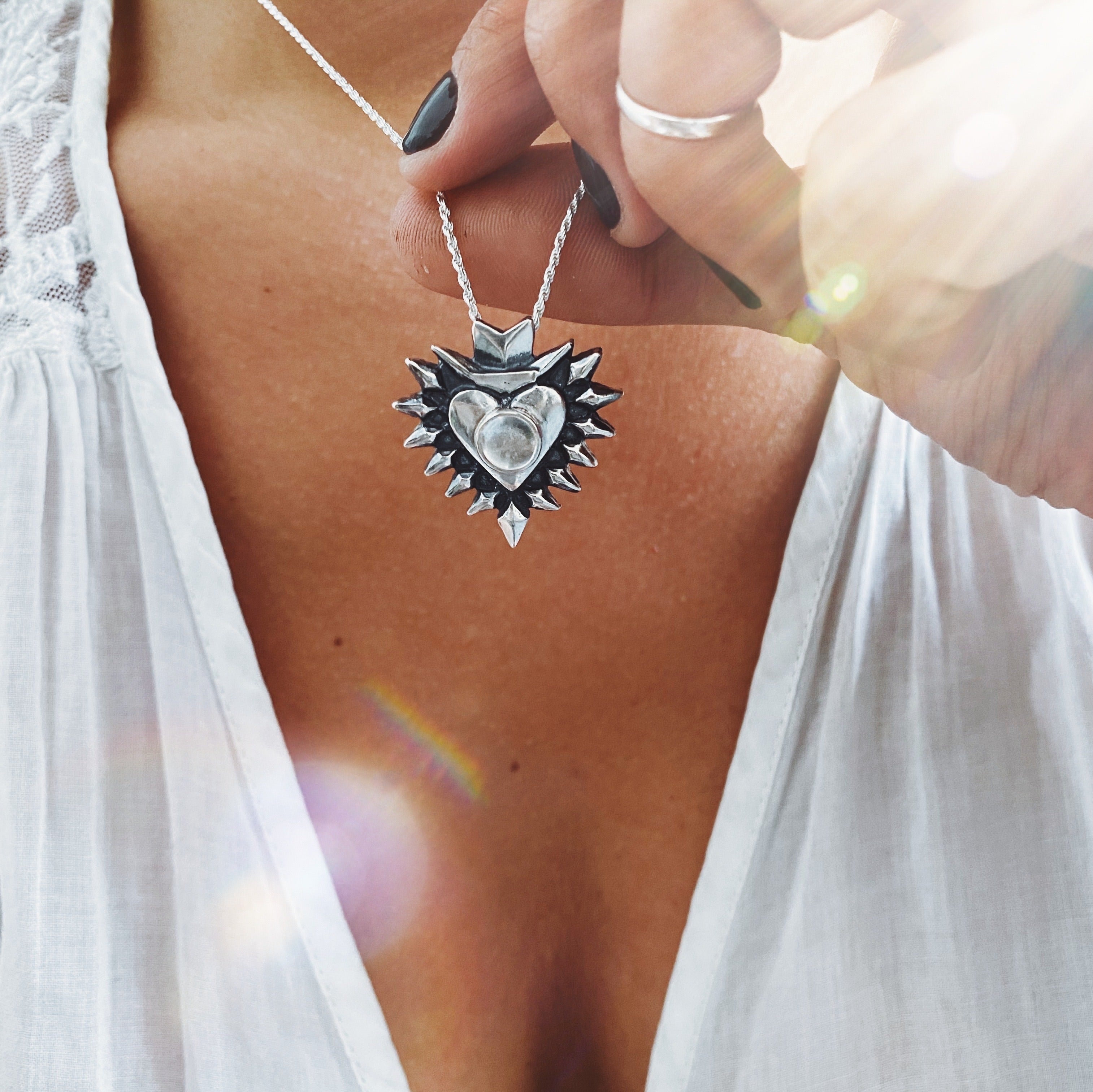 Colgante Corazon Sagrado - Varias Piedras