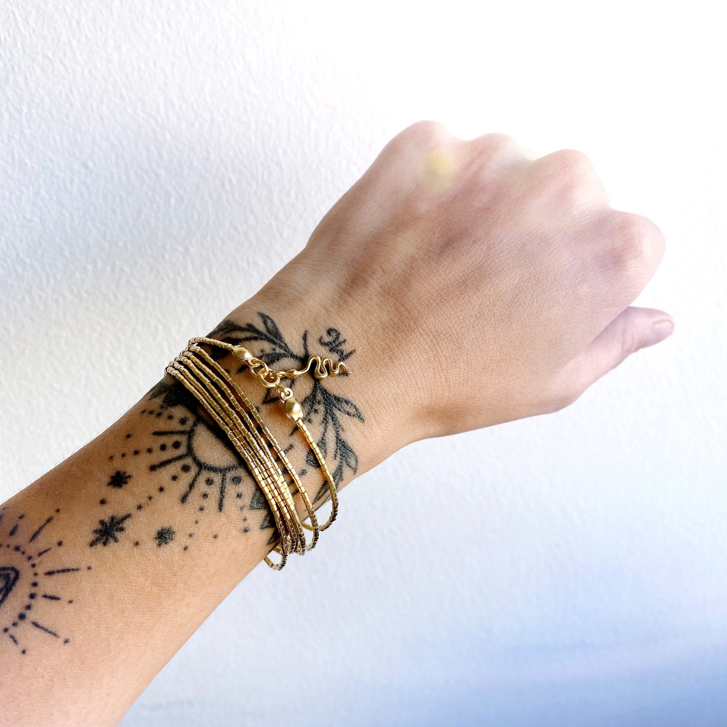 Pulsera Mostacilla Gold 6 vueltas + mini chiche sorpresa - PREVENTA