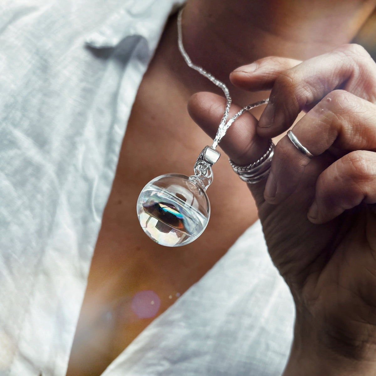 Collar Capsula de Agua de Luna Aura