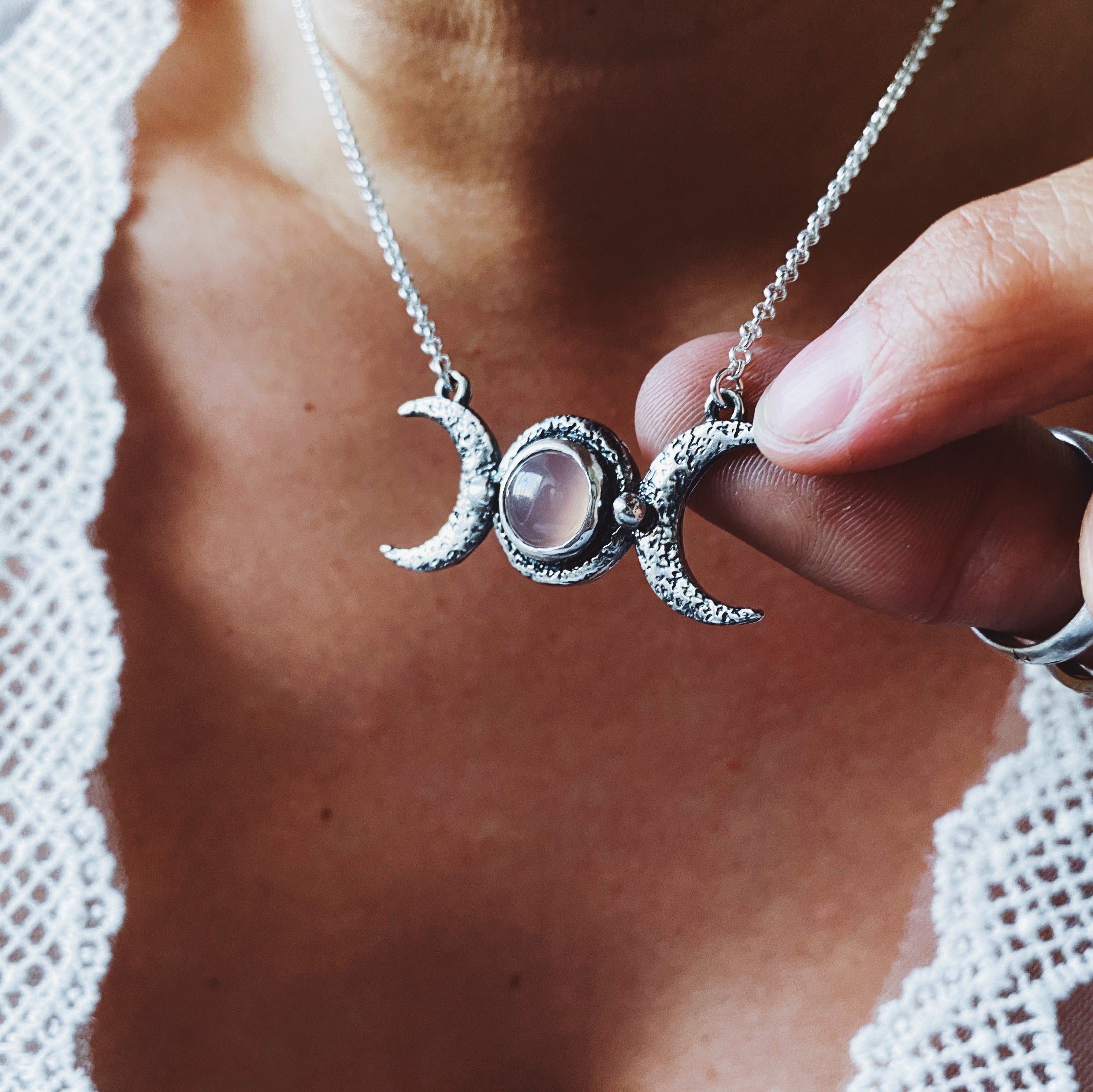 Collar Hecate Calcedonia Rosada