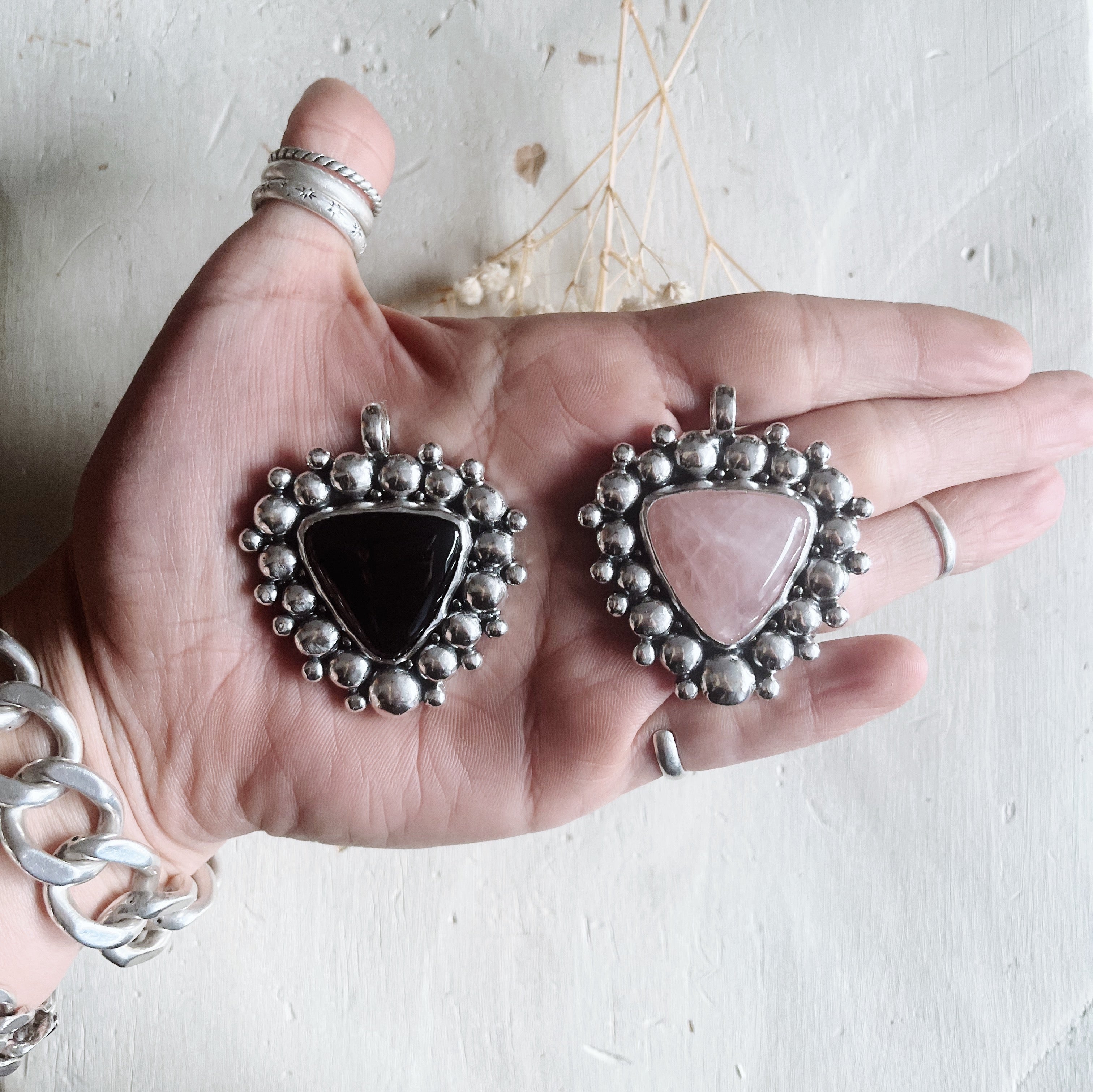 Colgante Triángulo Magno / Varias Piedras