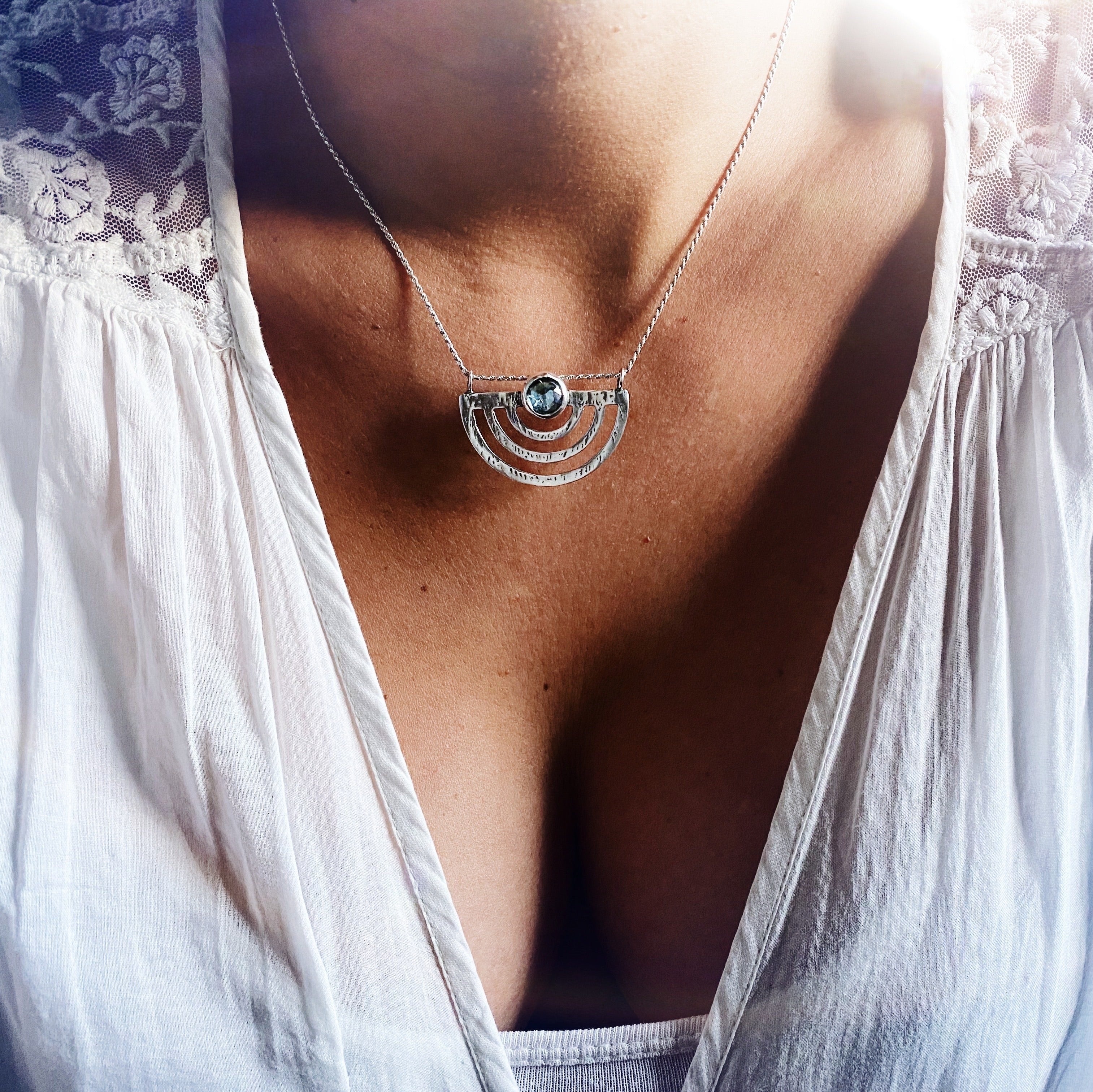 Collar Saturno - Varias Piedras