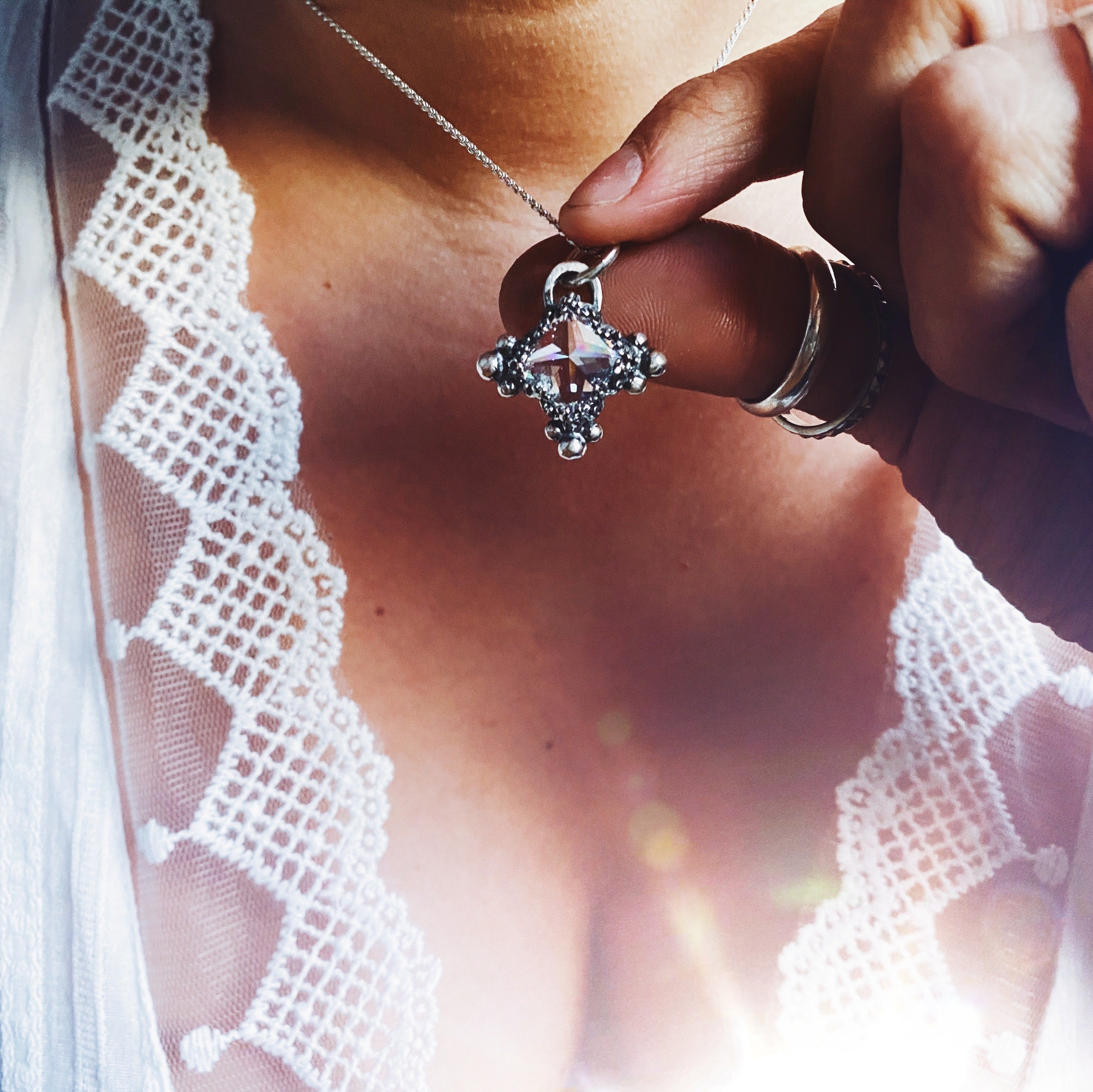 Colgante Prisma Sexy Lace - Varias Piedras