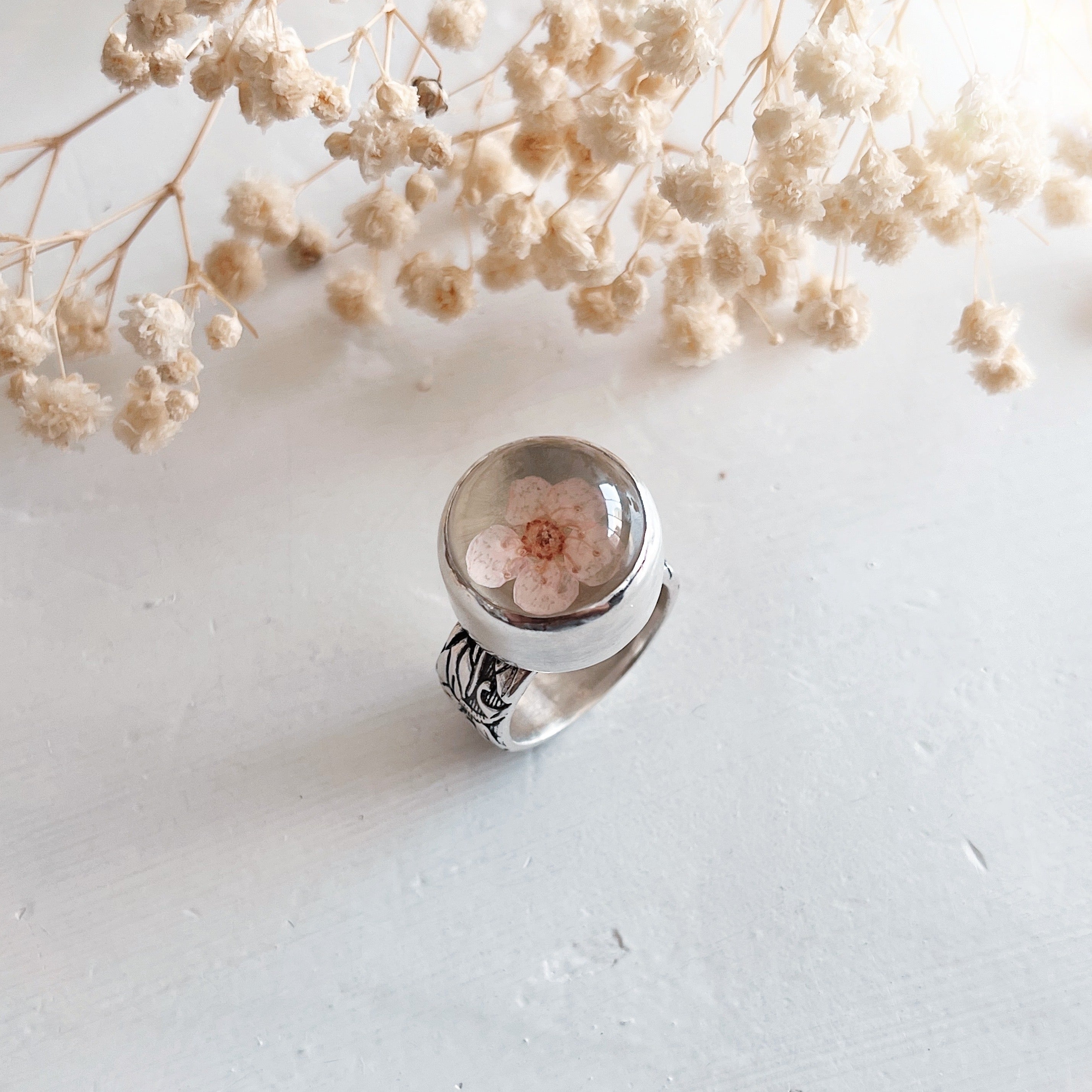 Anillo Florcita Encapsulada / Cherry Blossom