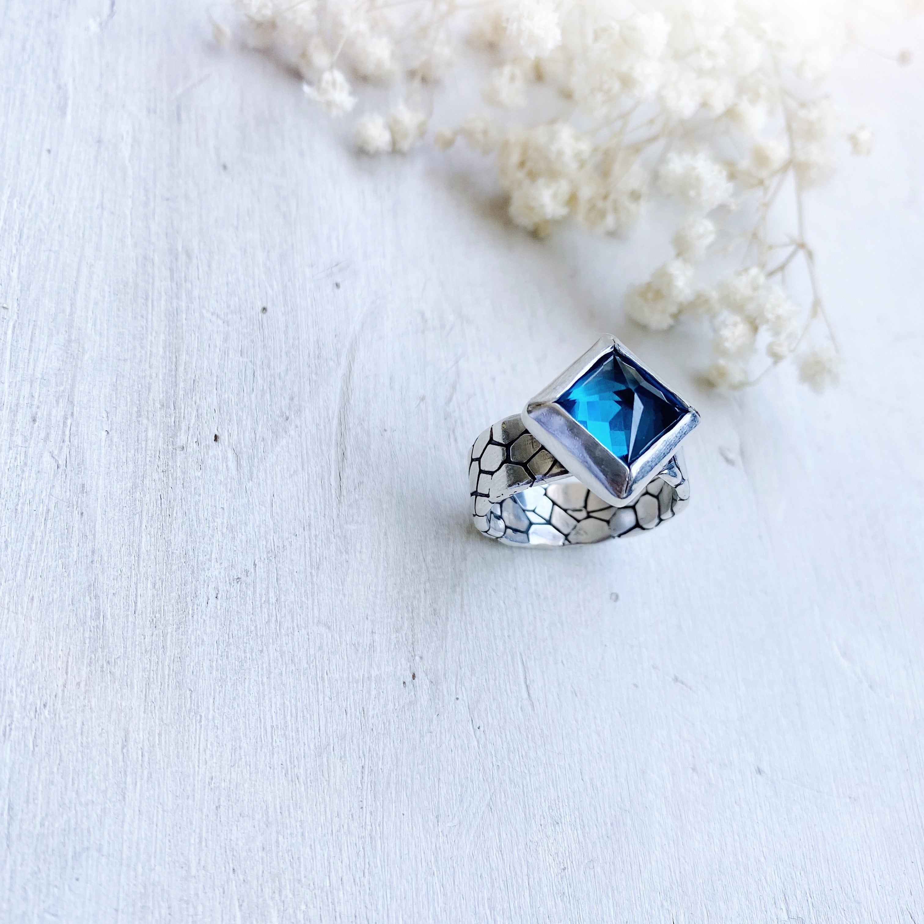 Anillo Piel de Serpiente + Rombo Topacio London Blue