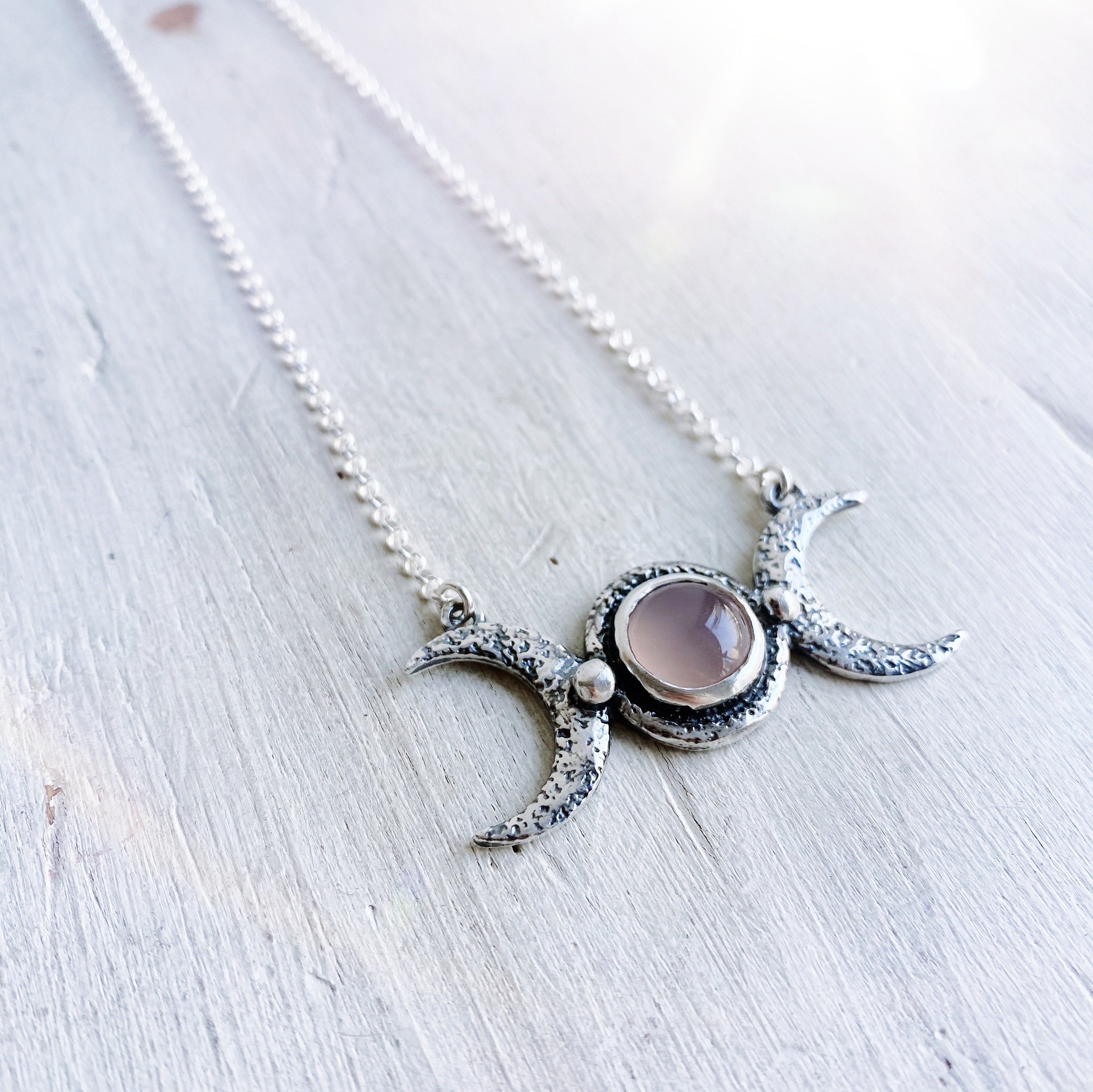 Collar Hecate Calcedonia Rosada