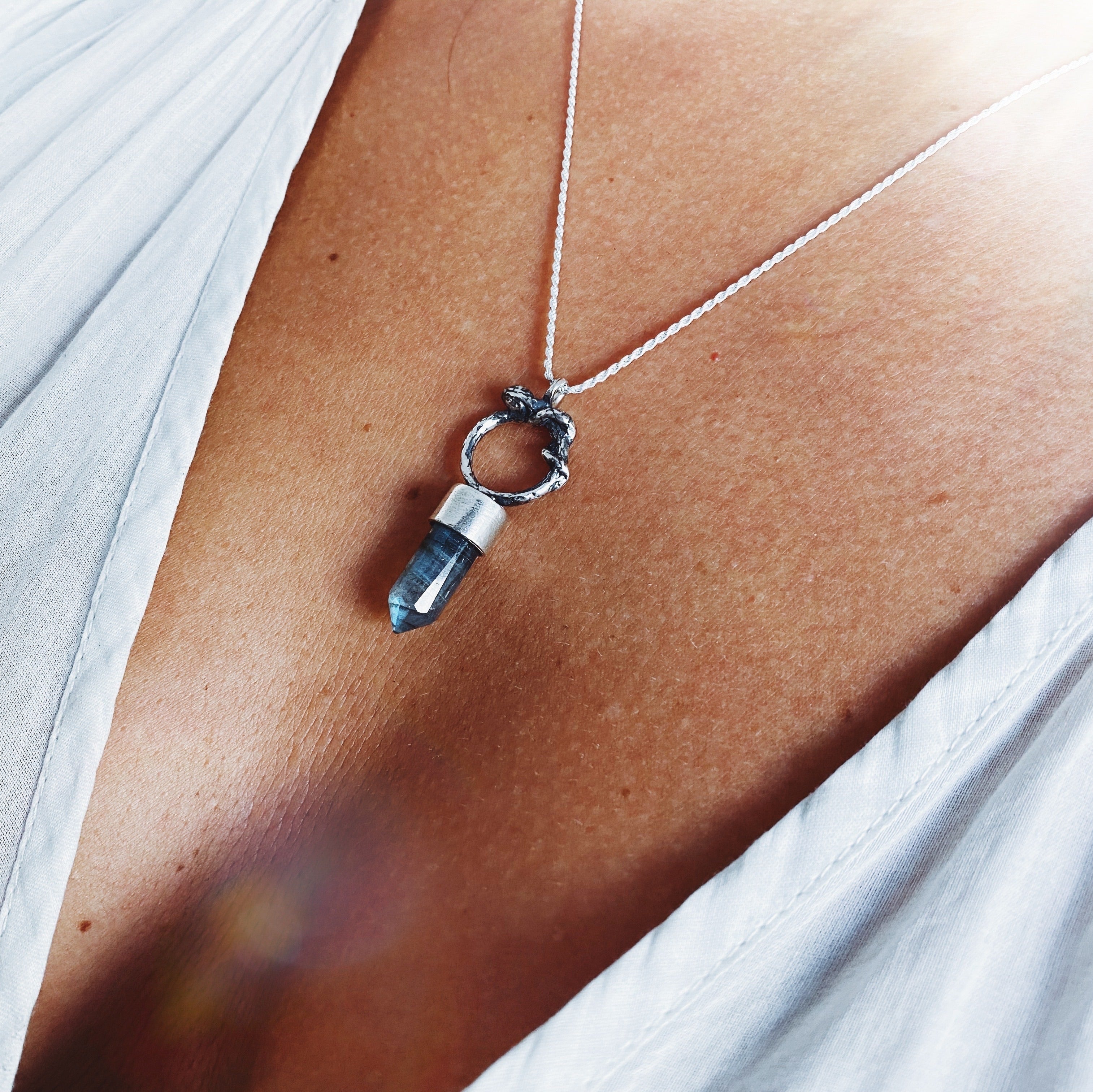 Colgante Punta Serpiente Génesis Labradorita