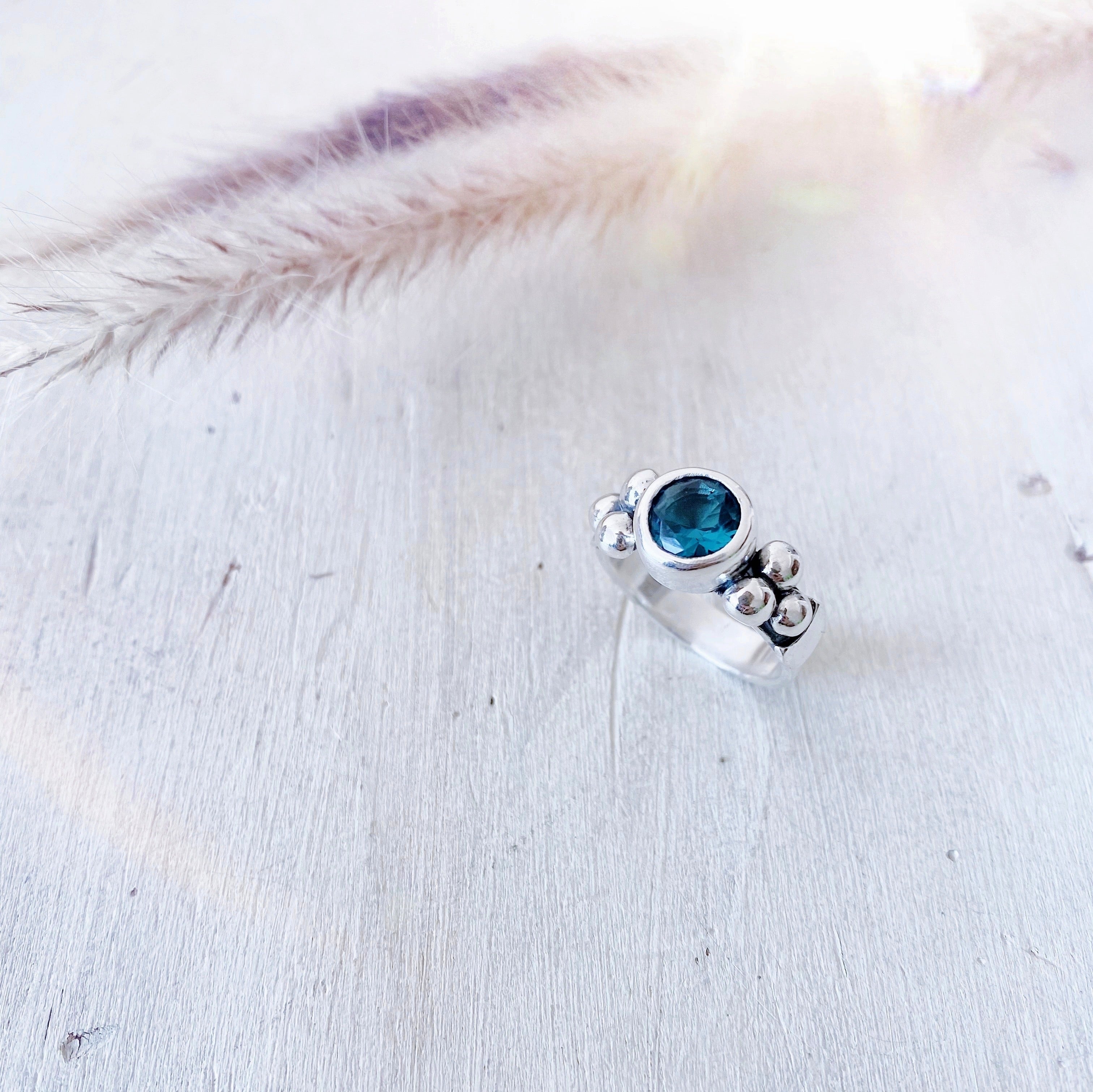 Anillo Elisa Lunar Topacio London Blue