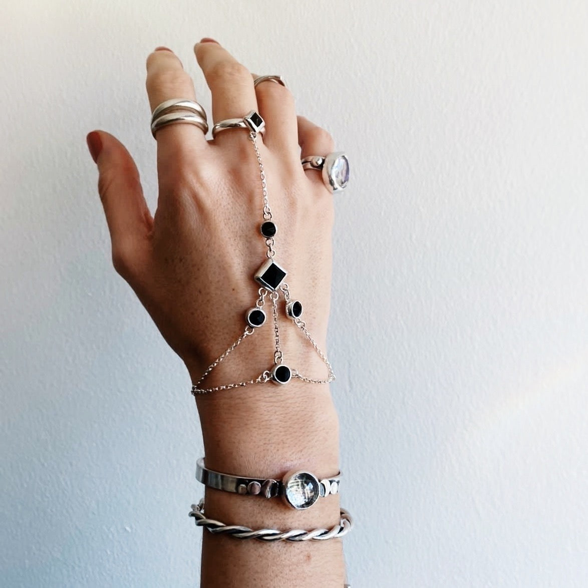 Hand Chain Jordana Ónix - PREVENTA