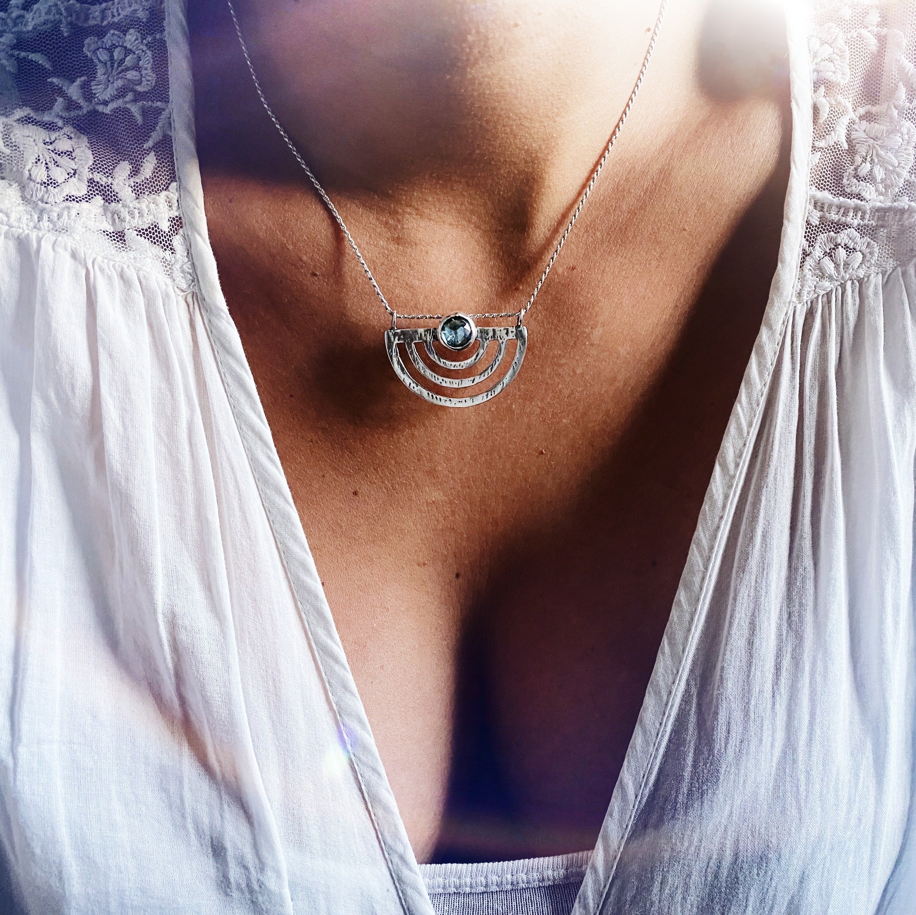 Collar Saturno - Varias Piedras