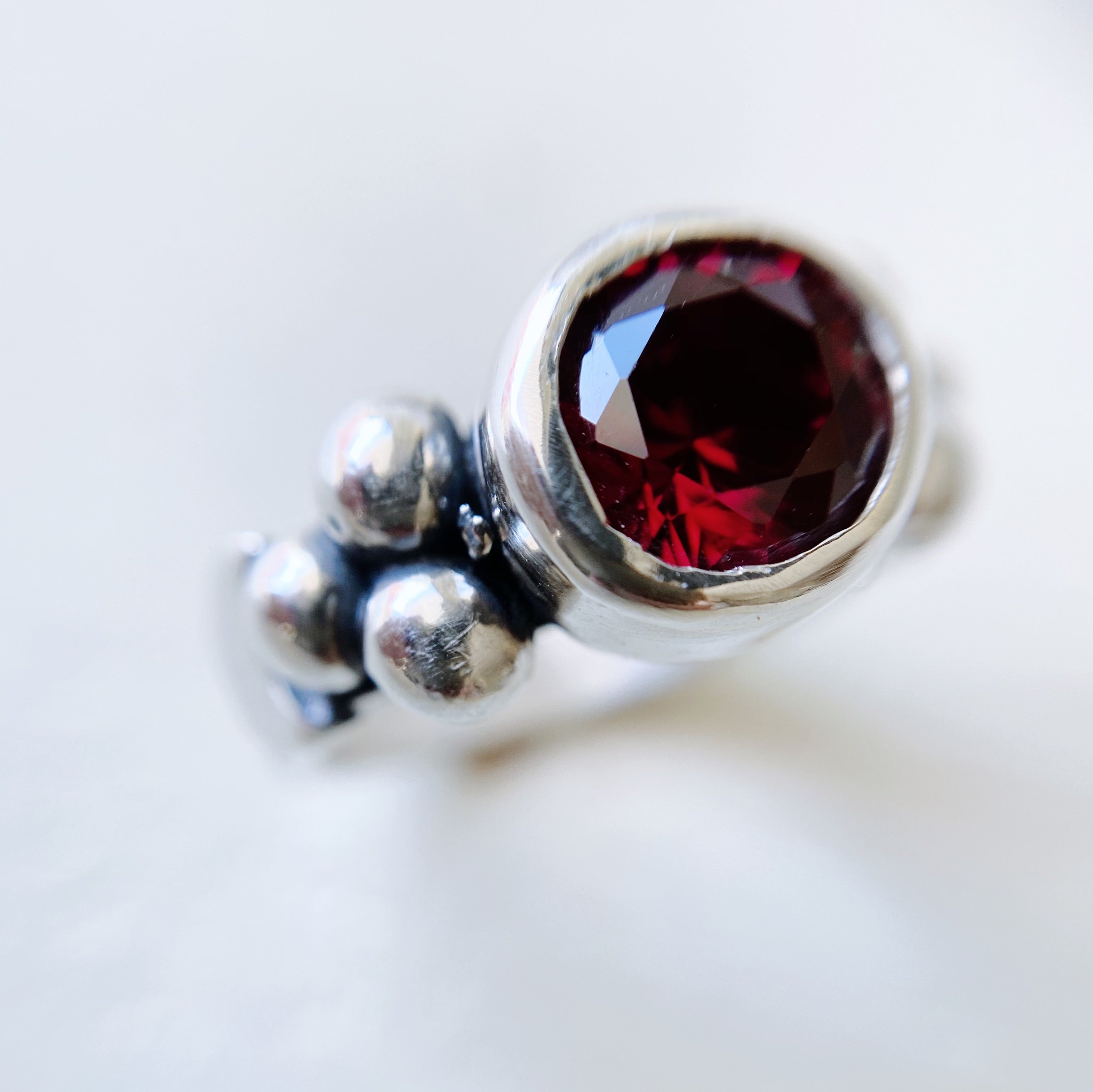 Anillo Elisa Lunar Rubi