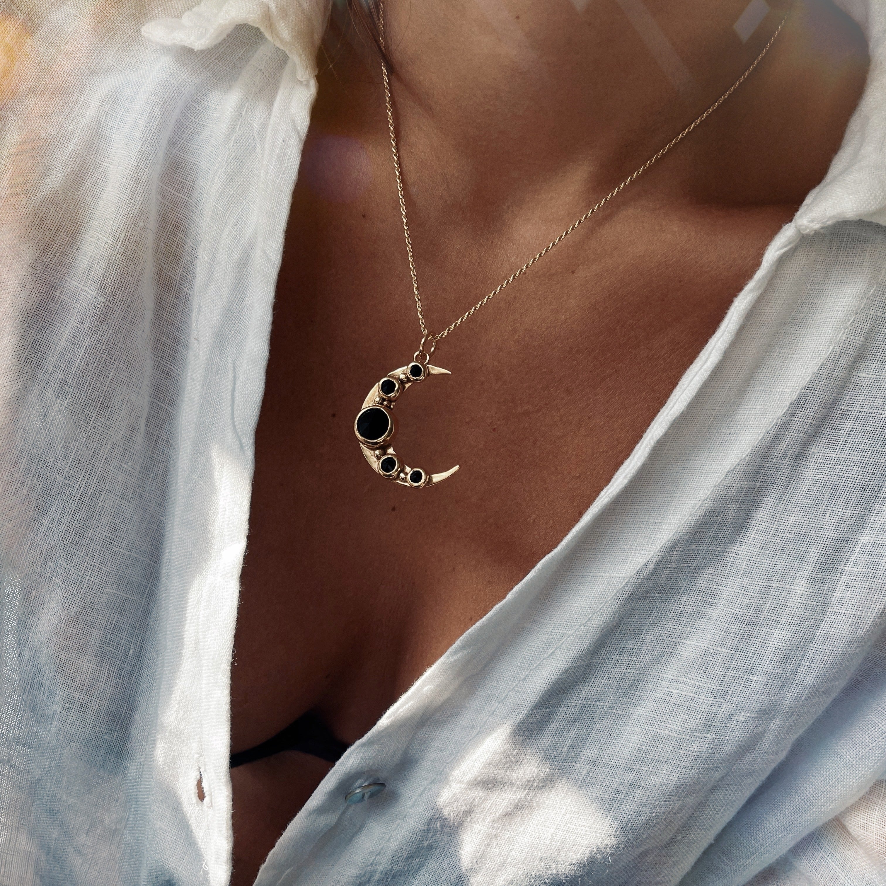 Colgante Super Luna Midnight + Onix Gold - PRE ORDER