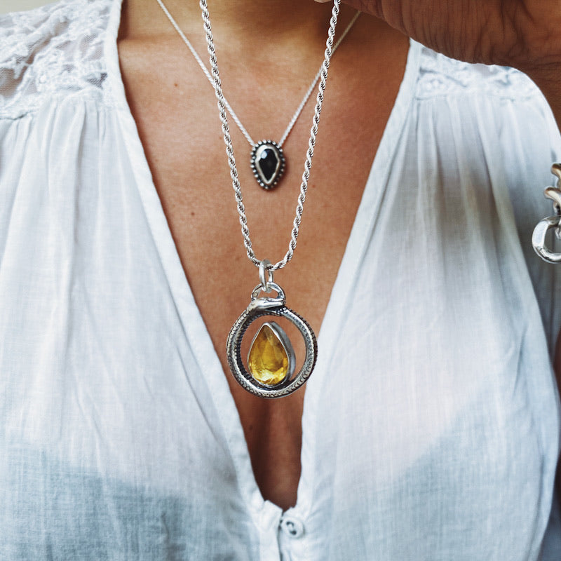 Colgante Ouroboros Yellowsun