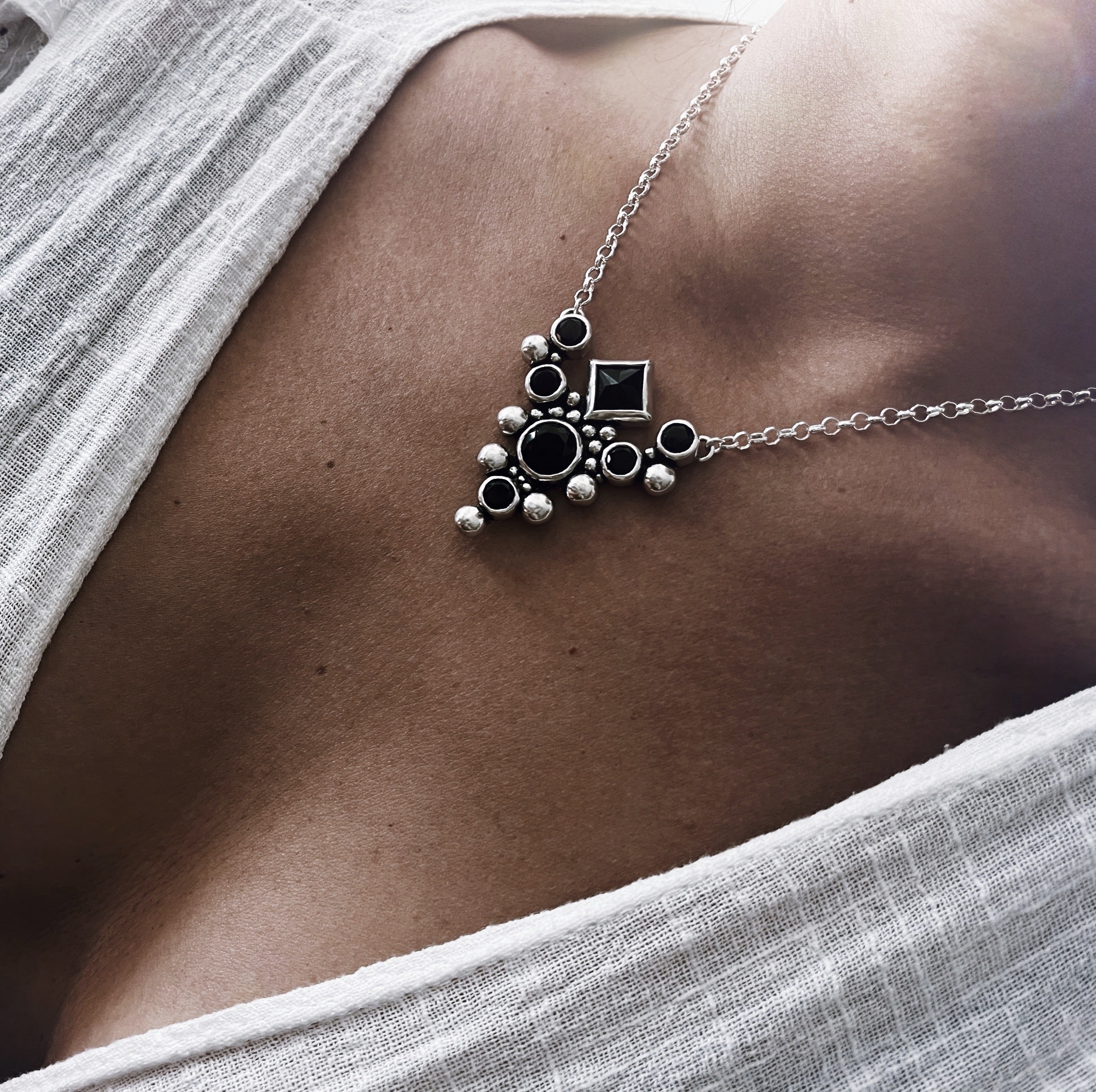 Collar Reina Victoria - Onix