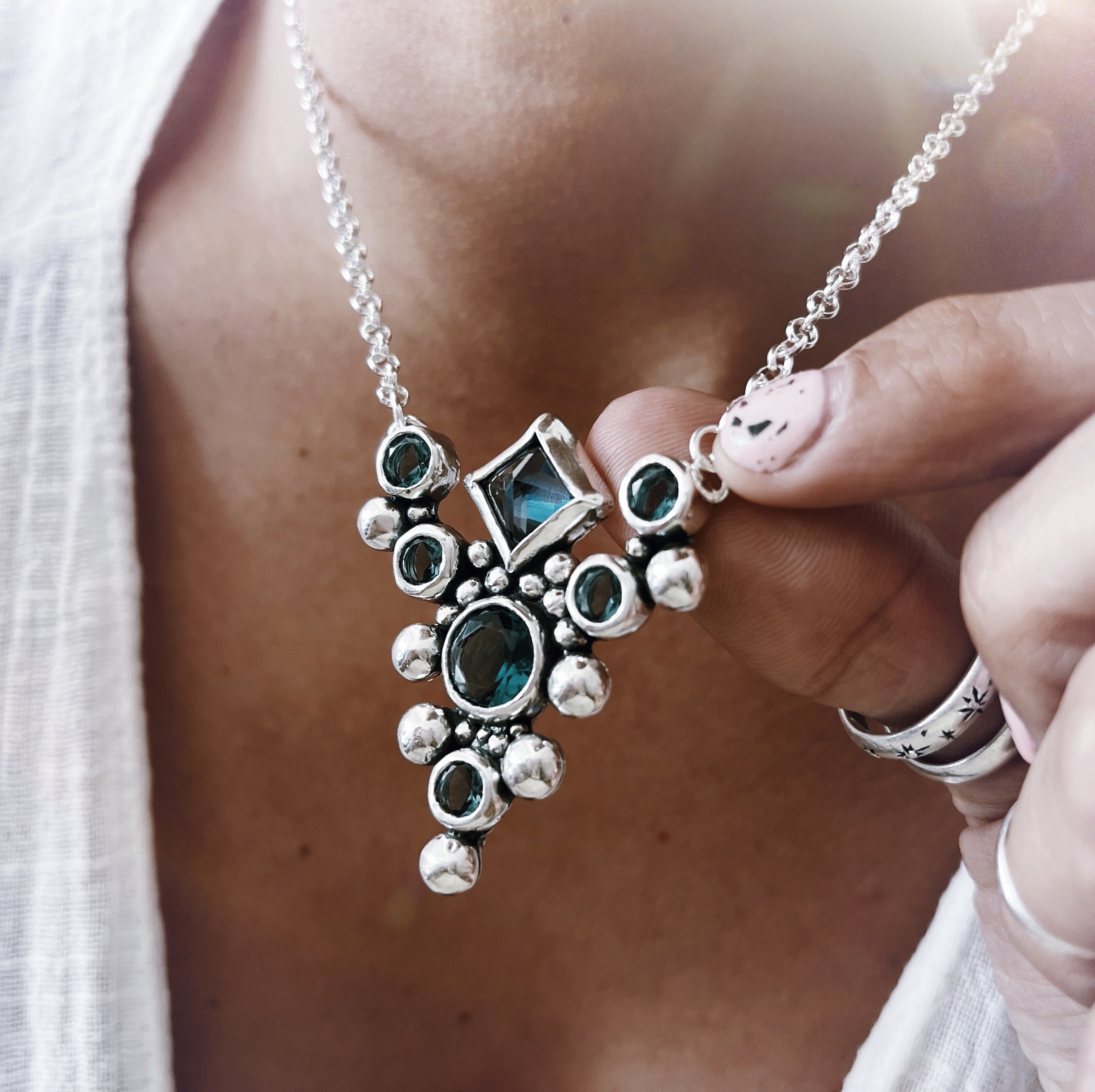 Collar Reina Victoria - London Blue