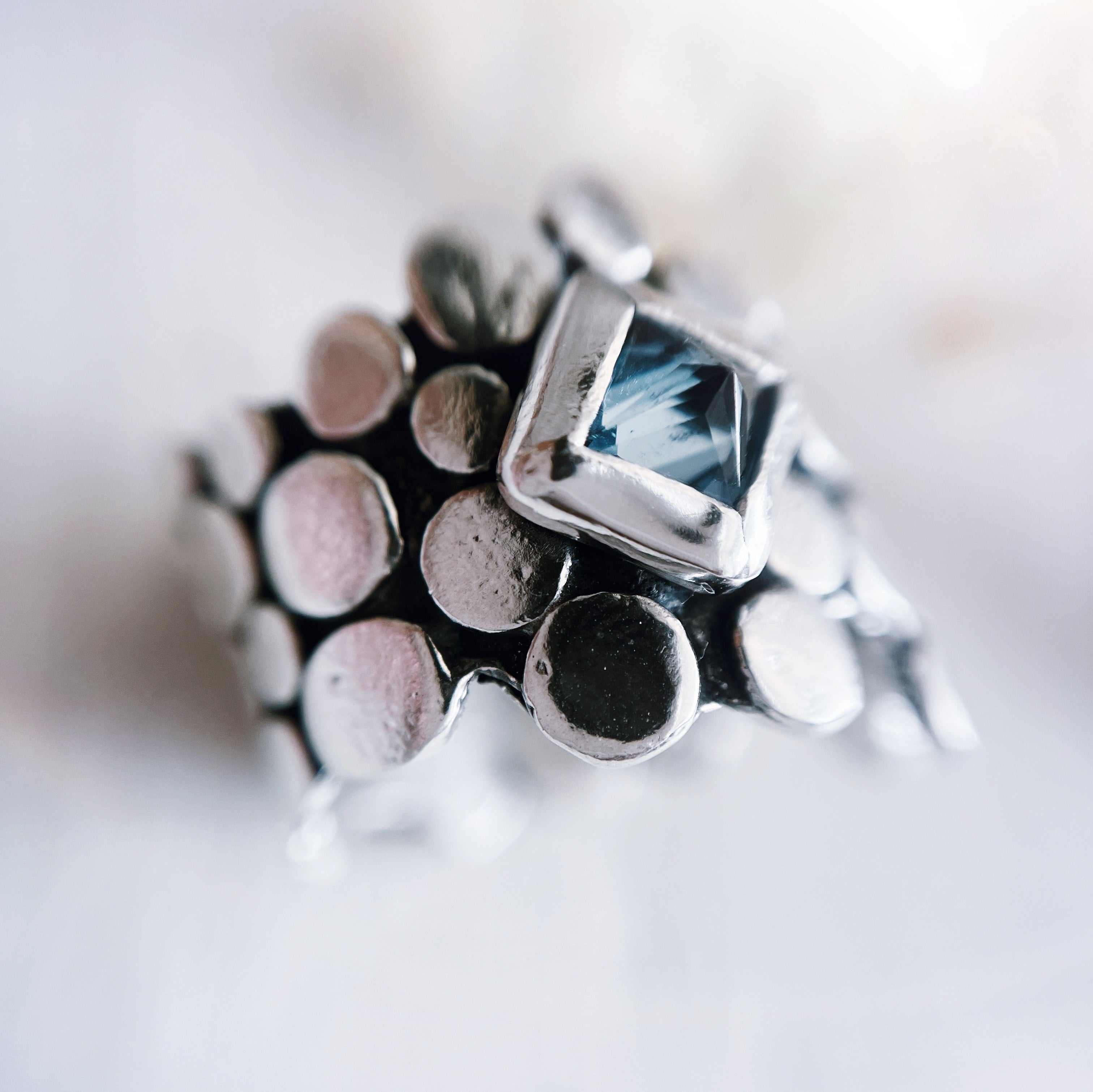 Anillo Rocas Rombo Topacio