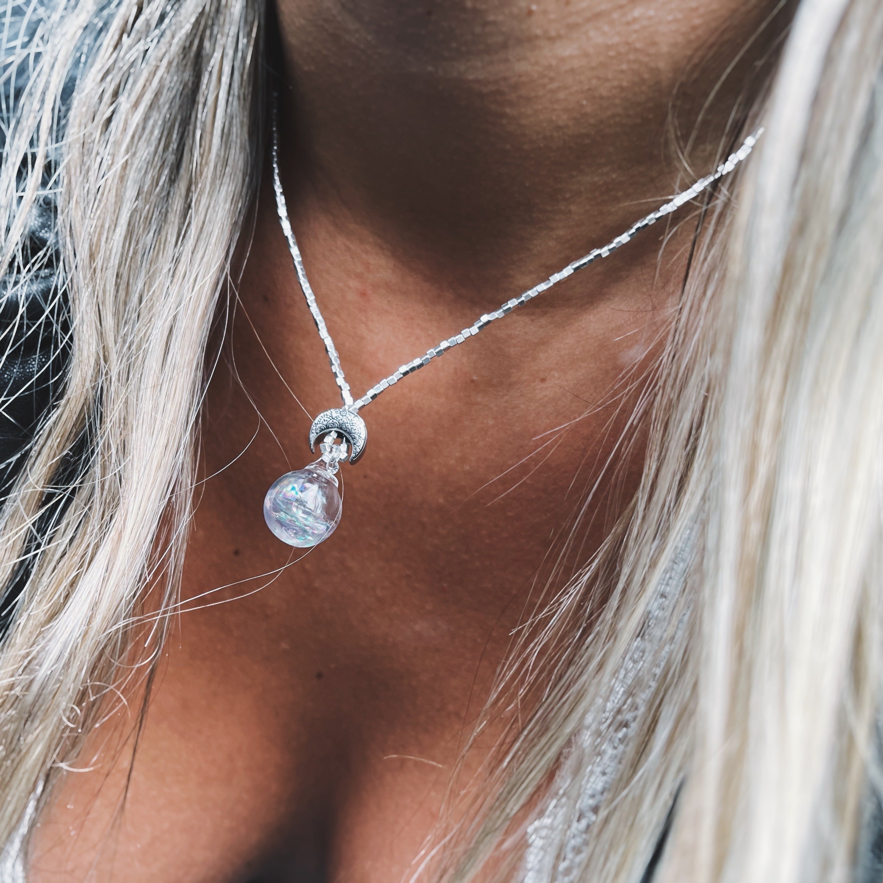 Collar Mini Capsula de Agua de Luna