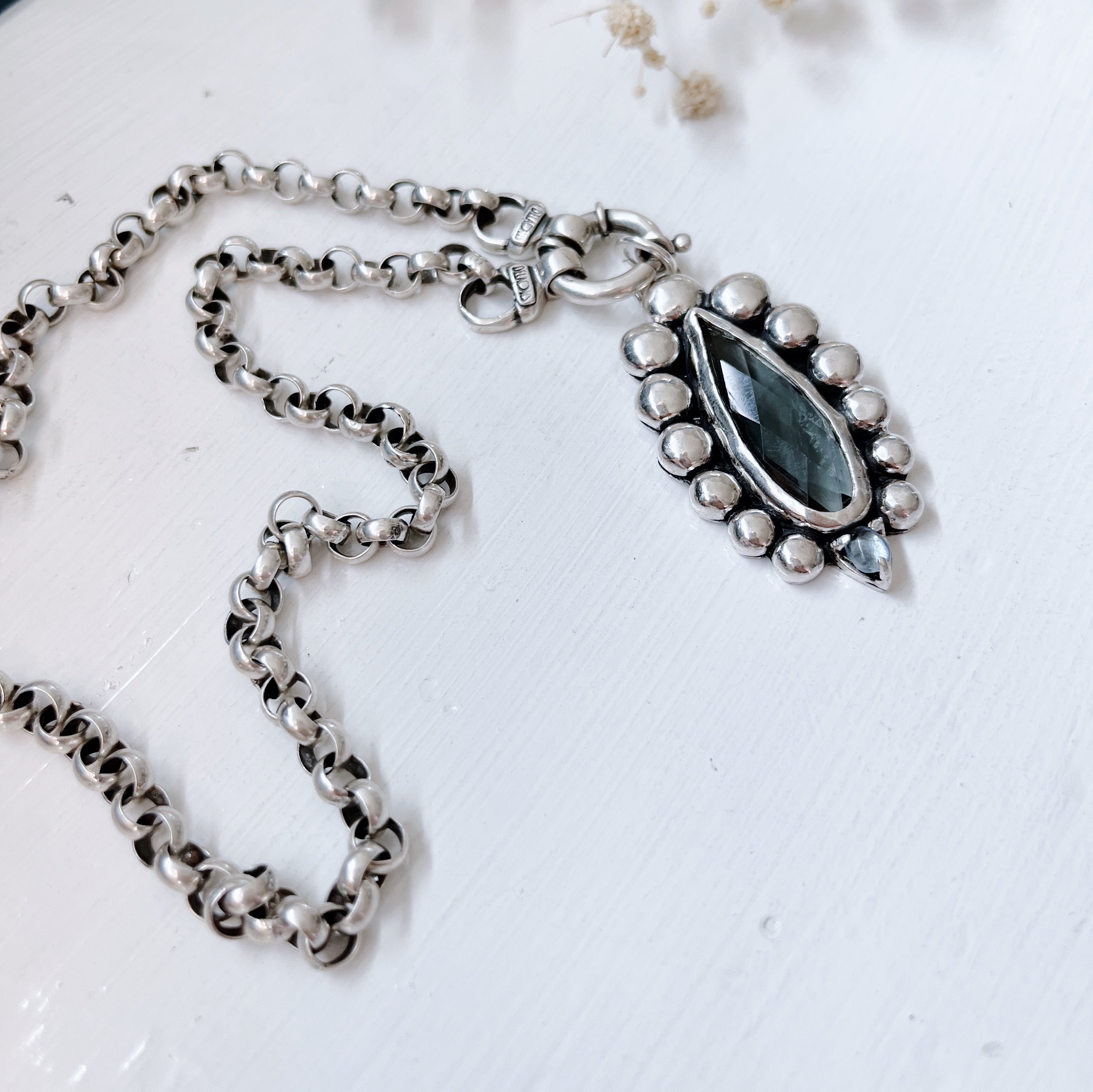 Colgante Majestic / Fumé - Tienda Delacons Joyas