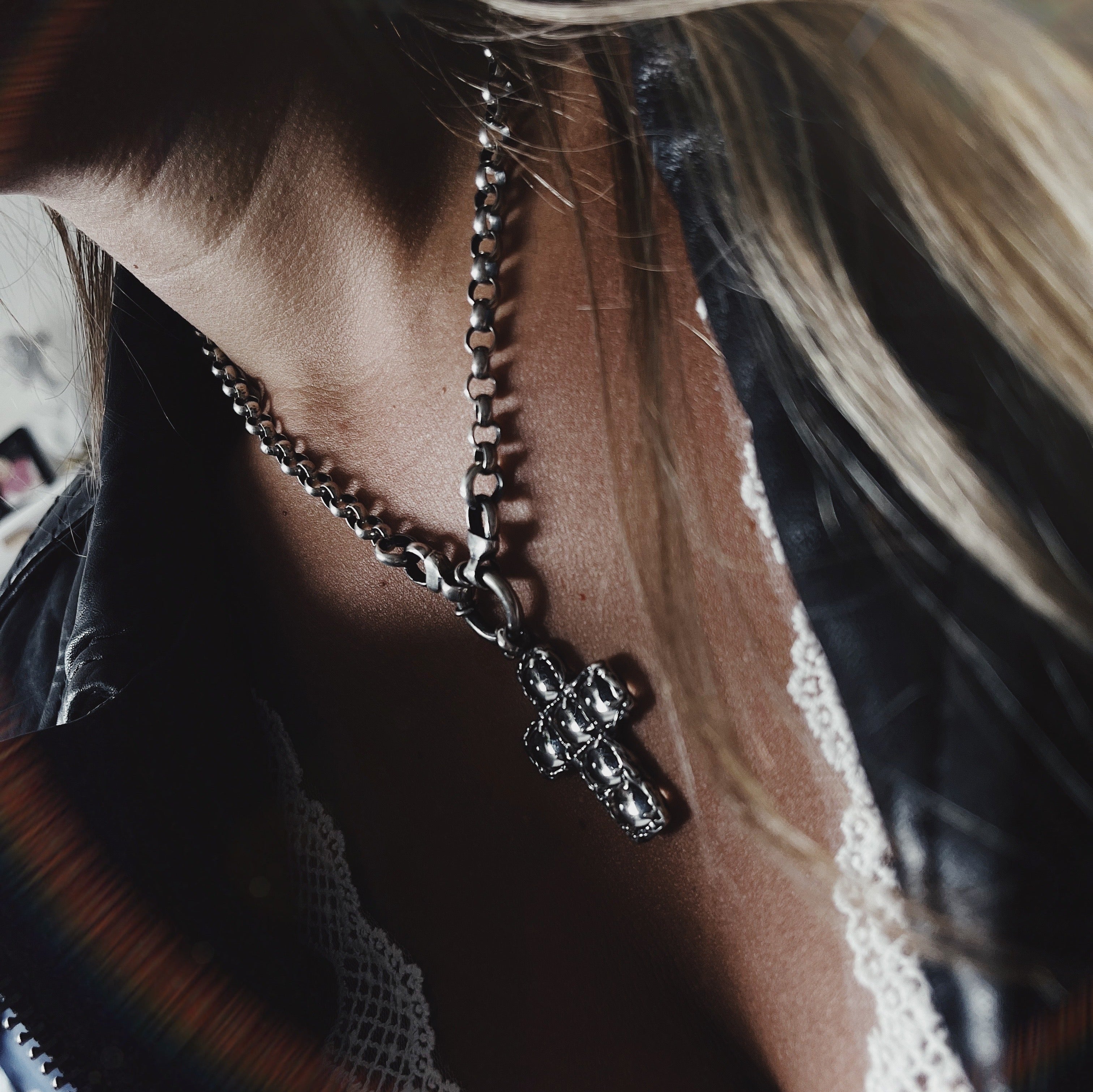 Colgante Rock & Cross (Varias Piedras)