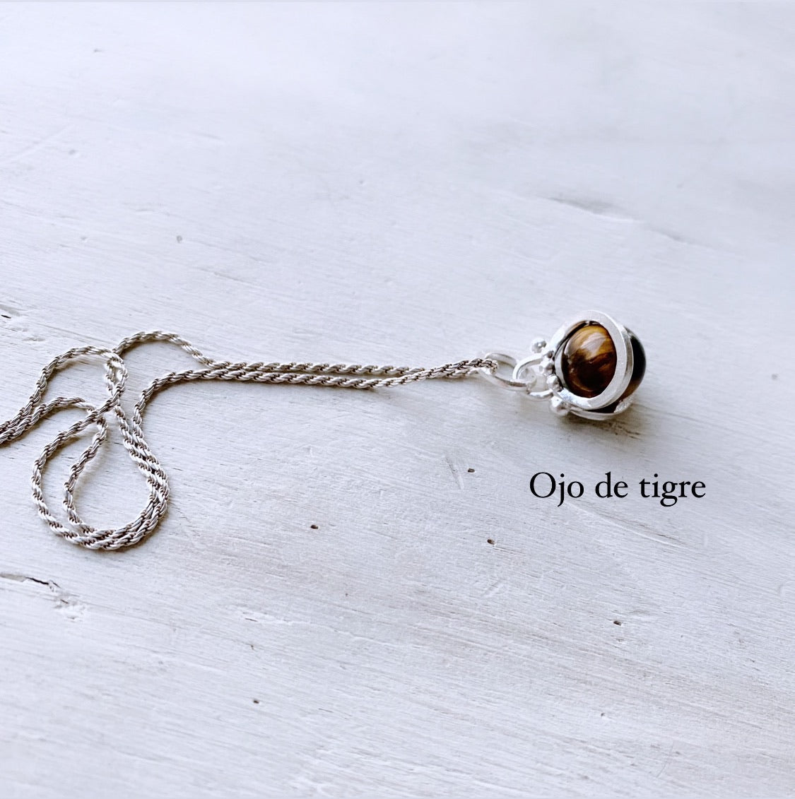 Collar Mini Halo Antiestress "L” Tres pelotitas - Varias Piedras