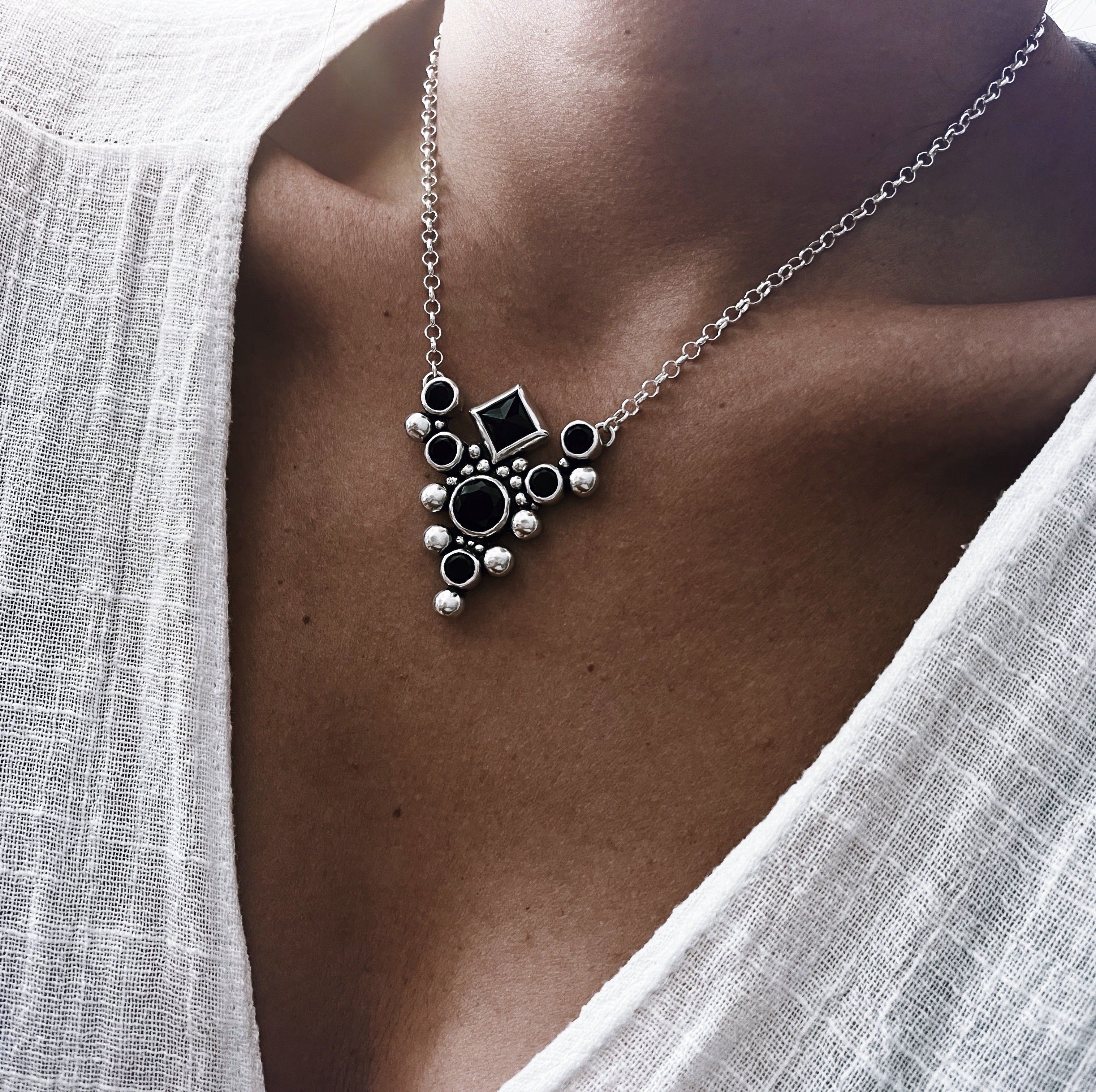 Collar Reina Victoria - Onix