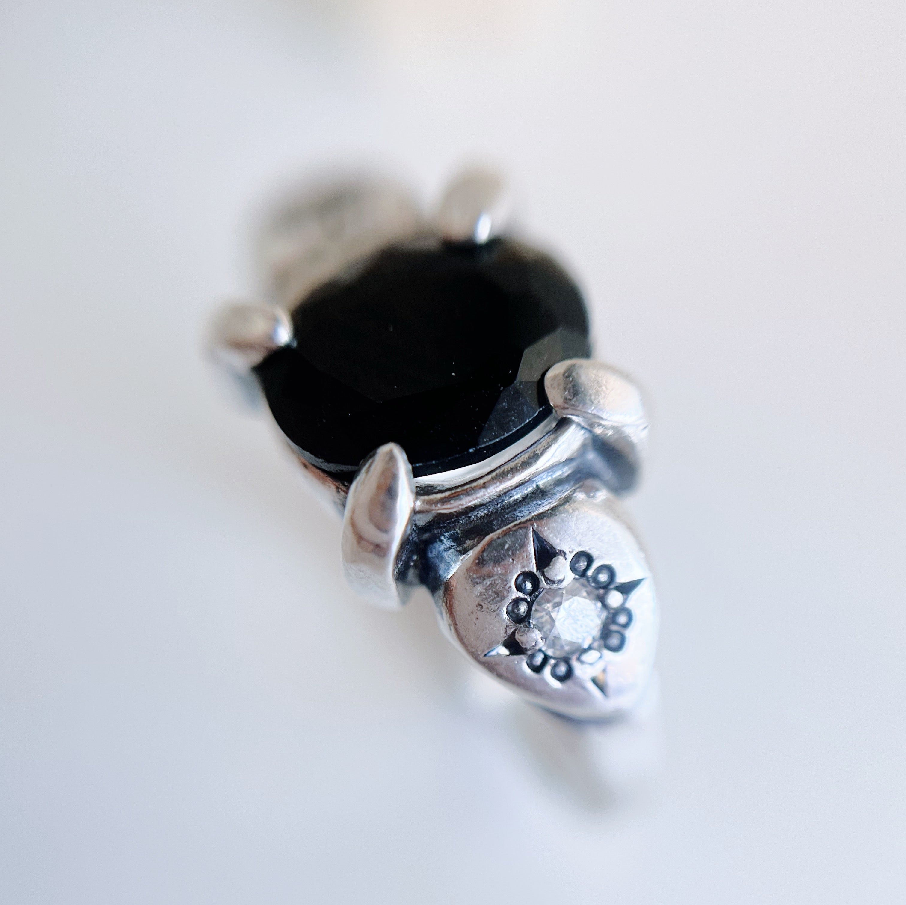 Anillo Lourdes Onix y Moissanita