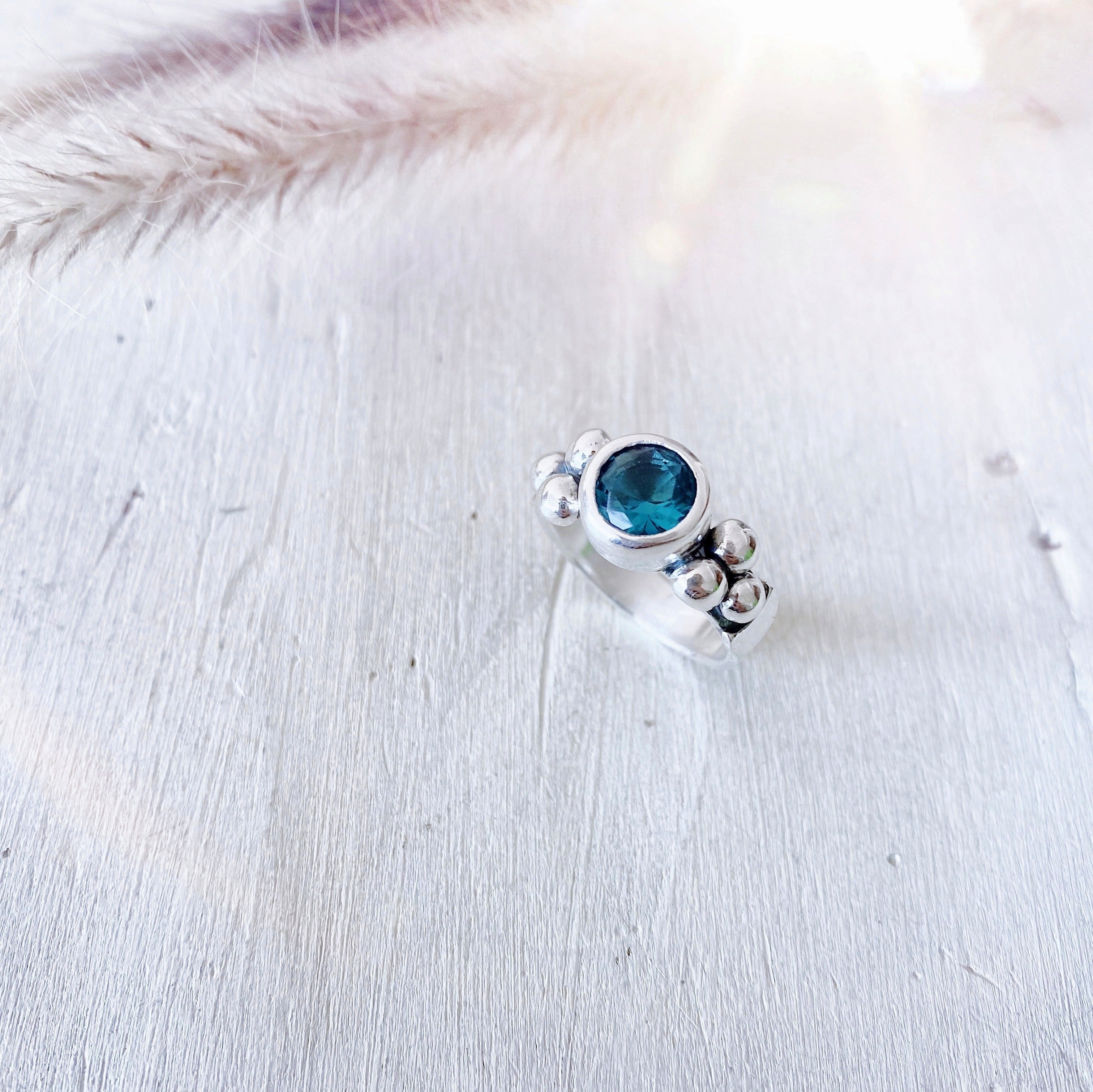 Anillo Elisa Lunar Topacio London Blue