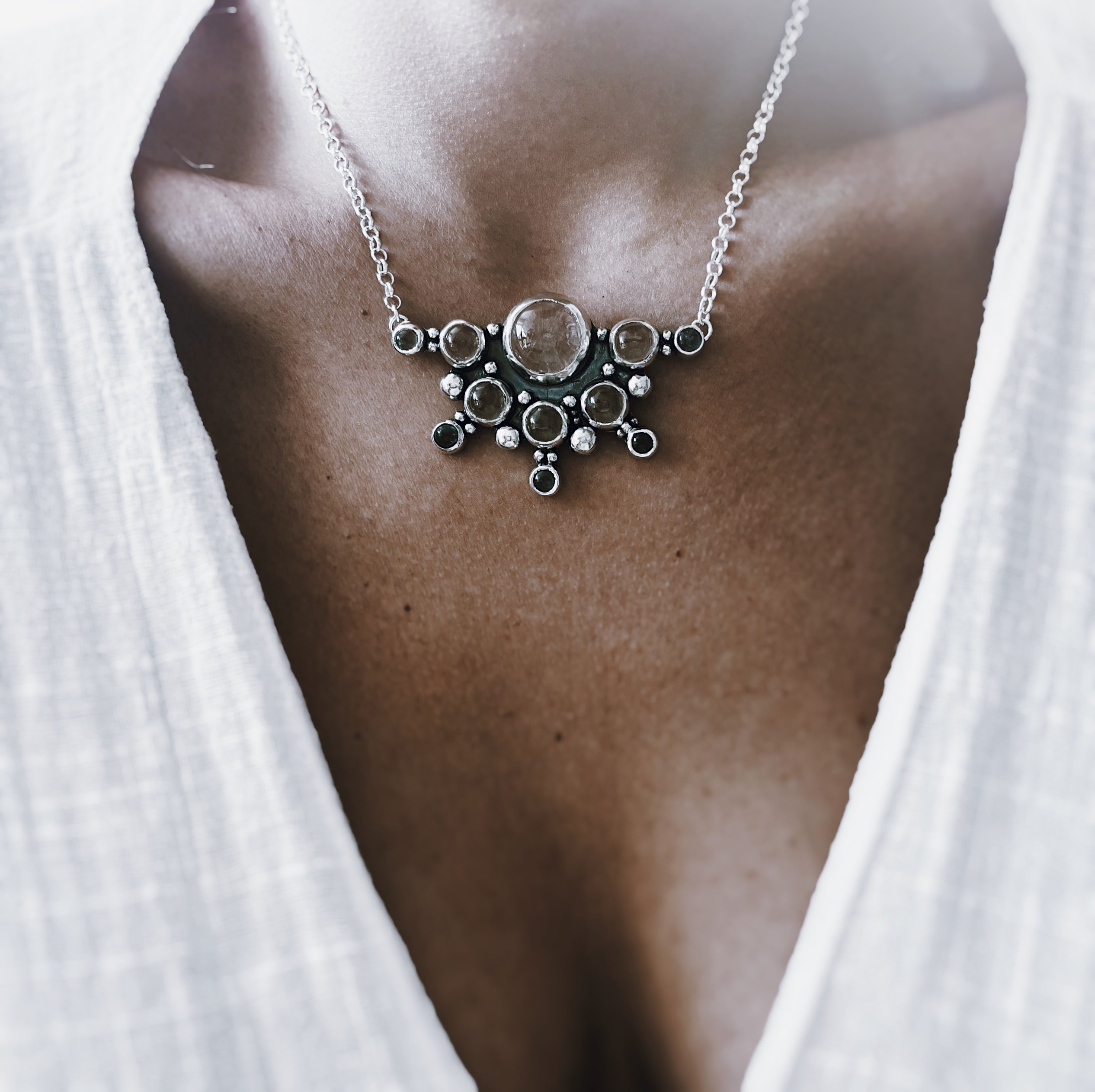 Collar Reina Isabel III- BLACK & white