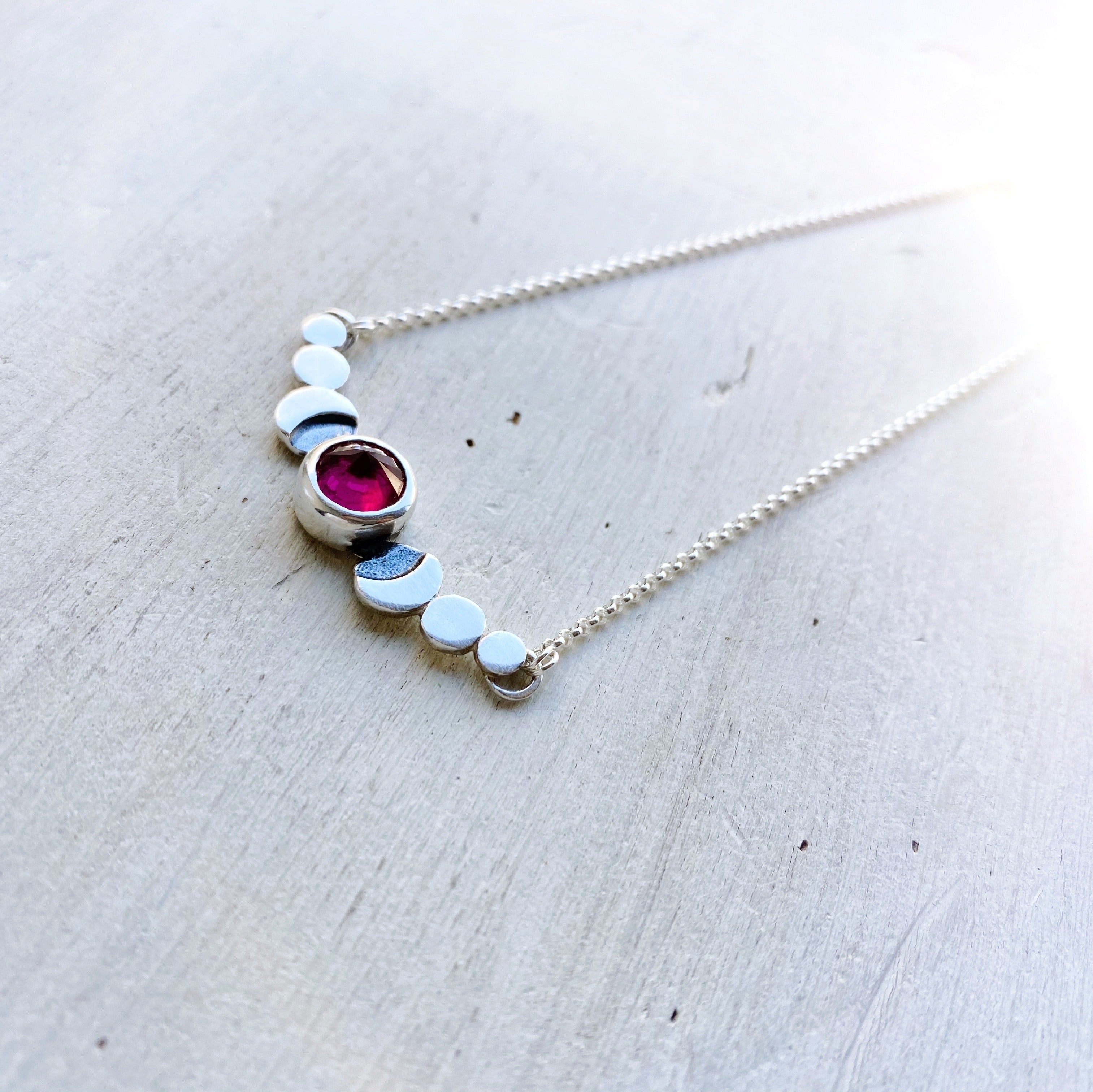 Collar Fases Very Moon Rubi